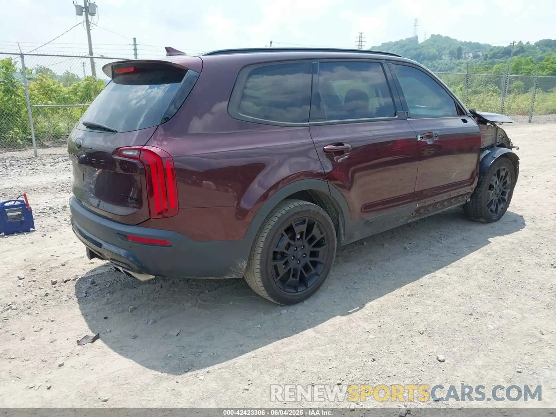 4 Photograph of a damaged car 5XYP5DHC2MG148477 KIA TELLURIDE 2021