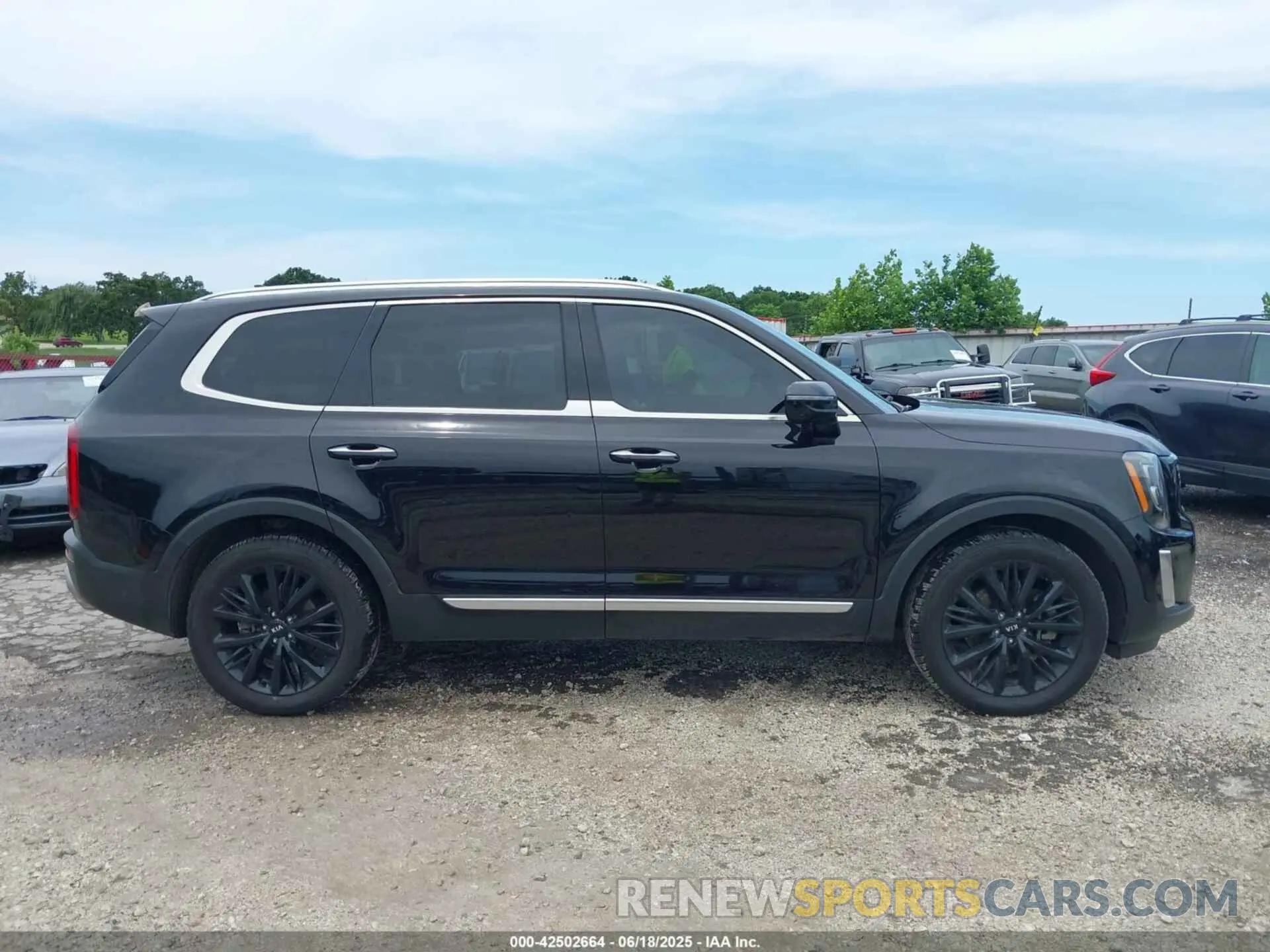13 Photograph of a damaged car 5XYP5DHC4MG103556 KIA TELLURIDE 2021
