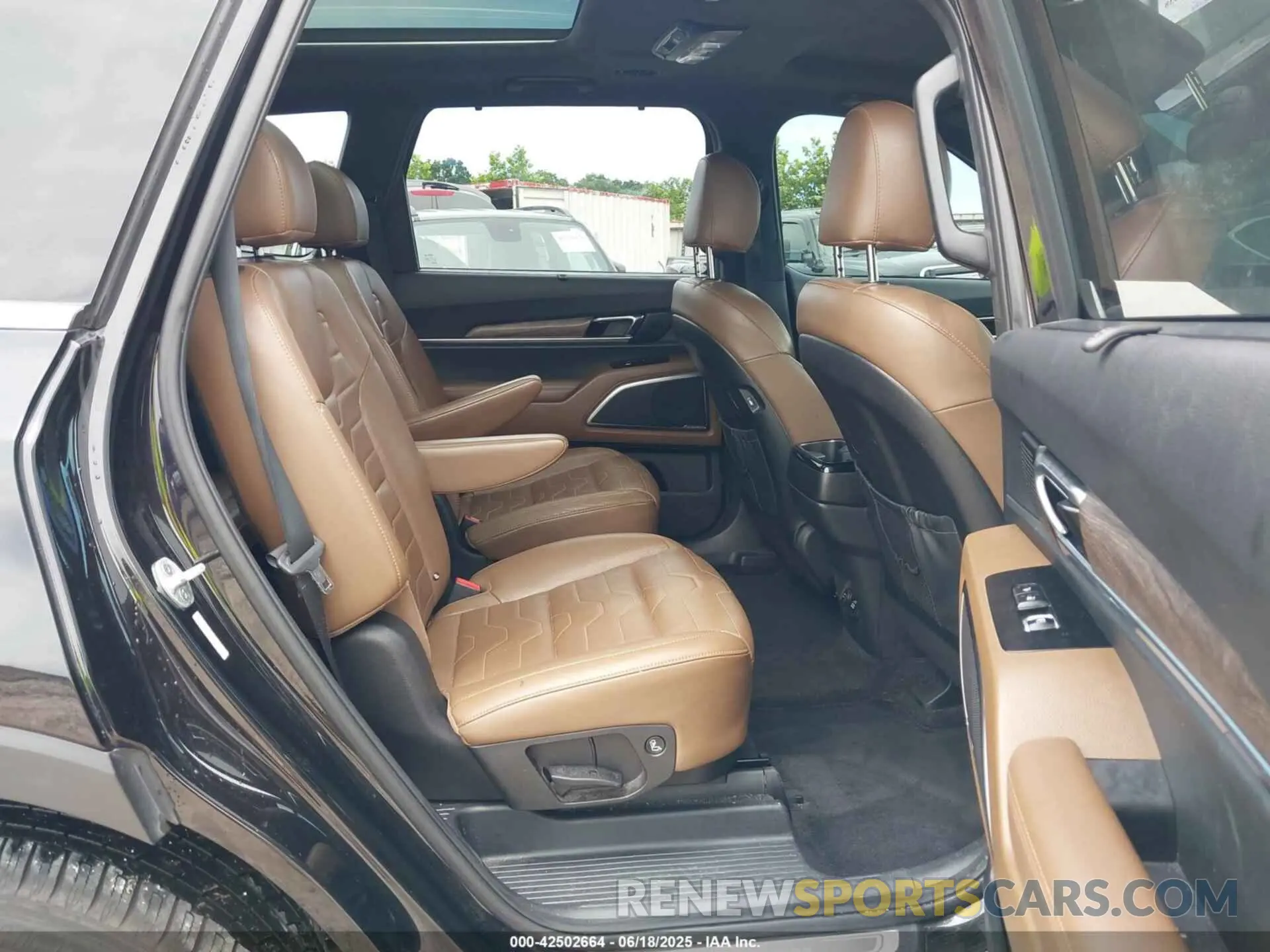 8 Photograph of a damaged car 5XYP5DHC4MG103556 KIA TELLURIDE 2021