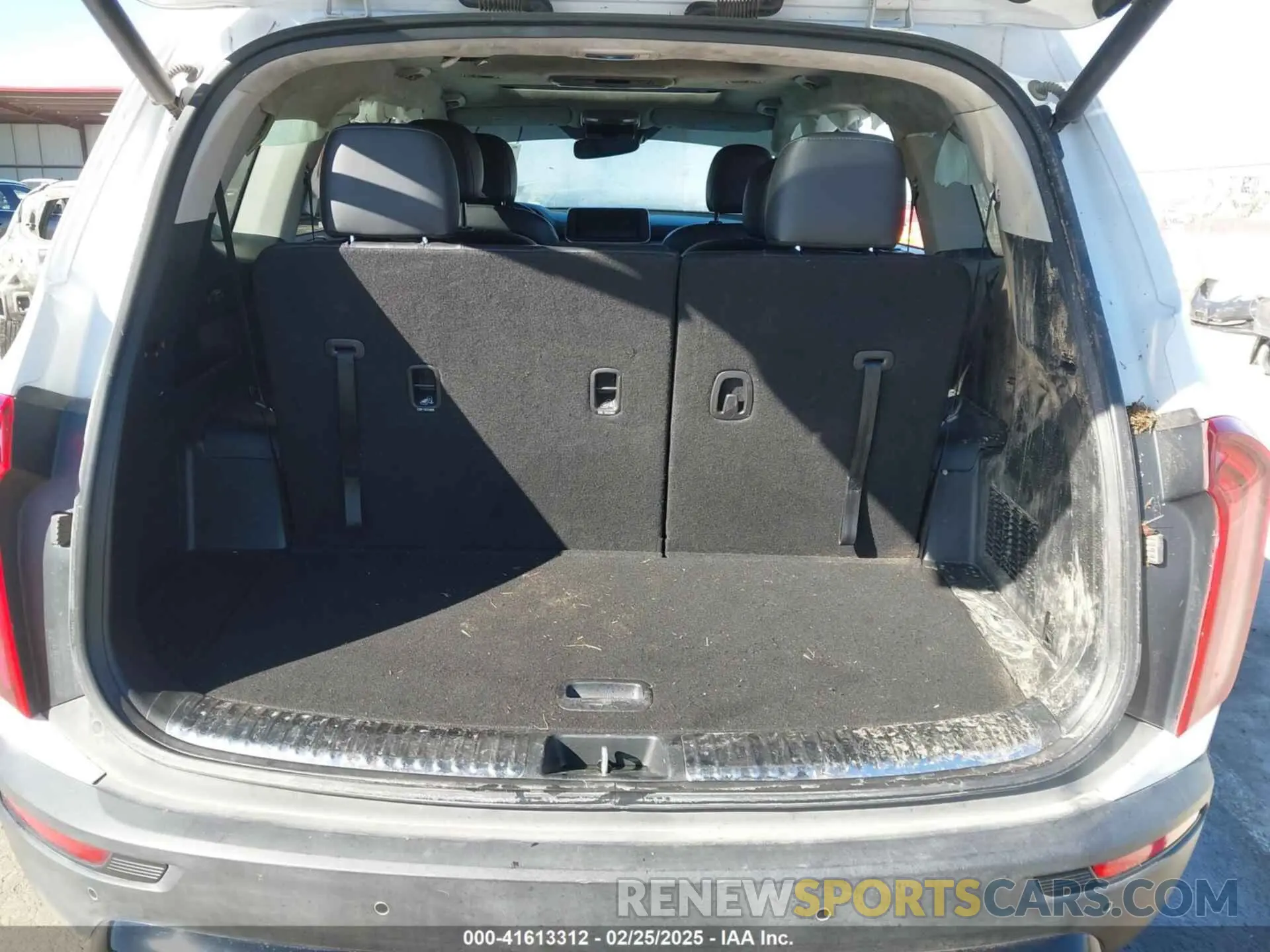 17 Photograph of a damaged car 5XYP5DHC4MG163336 KIA TELLURIDE 2021