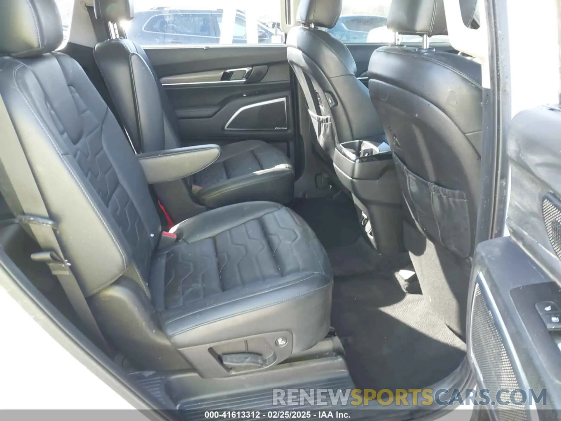 8 Photograph of a damaged car 5XYP5DHC4MG163336 KIA TELLURIDE 2021