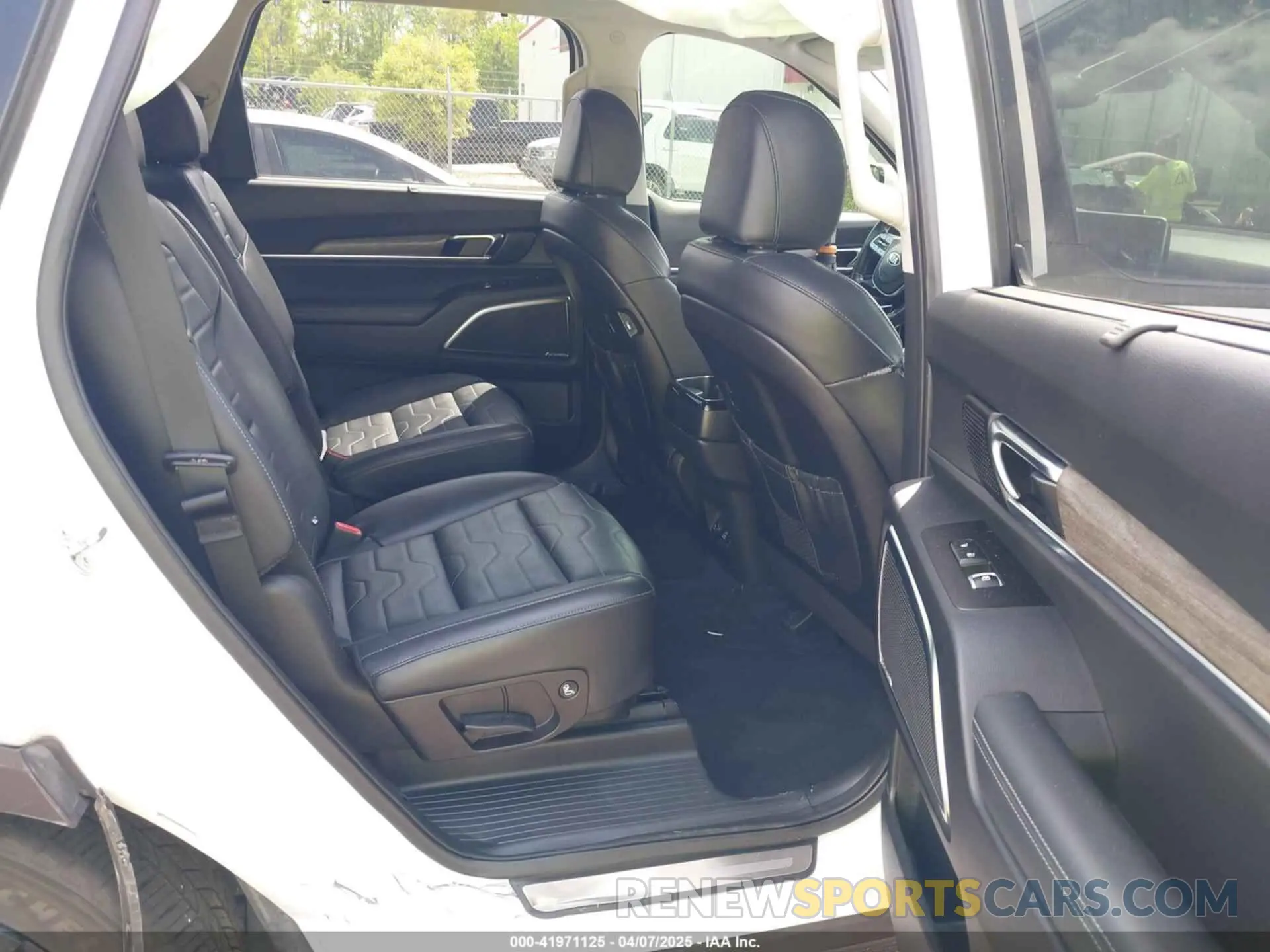 8 Photograph of a damaged car 5XYP5DHCXMG167178 KIA TELLURIDE 2021