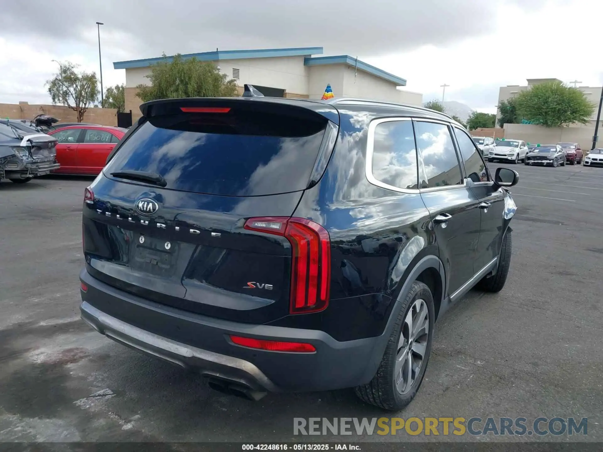 4 Photograph of a damaged car 5XYP64HC1MG101003 KIA TELLURIDE 2021