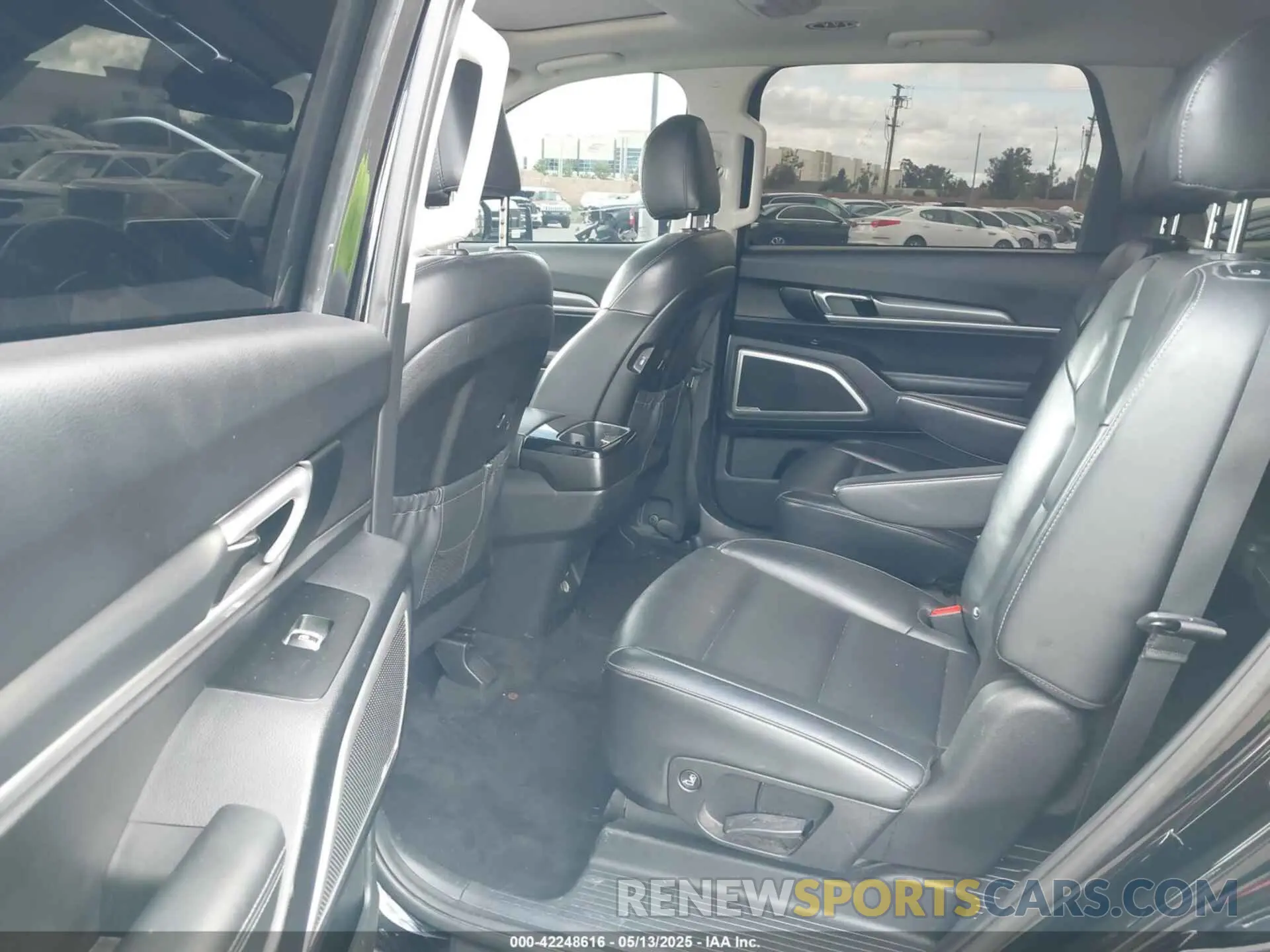 8 Photograph of a damaged car 5XYP64HC1MG101003 KIA TELLURIDE 2021