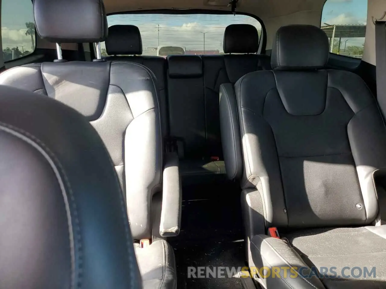 10 Photograph of a damaged car 5XYP64HC6MG106925 KIA TELLURIDE 2021