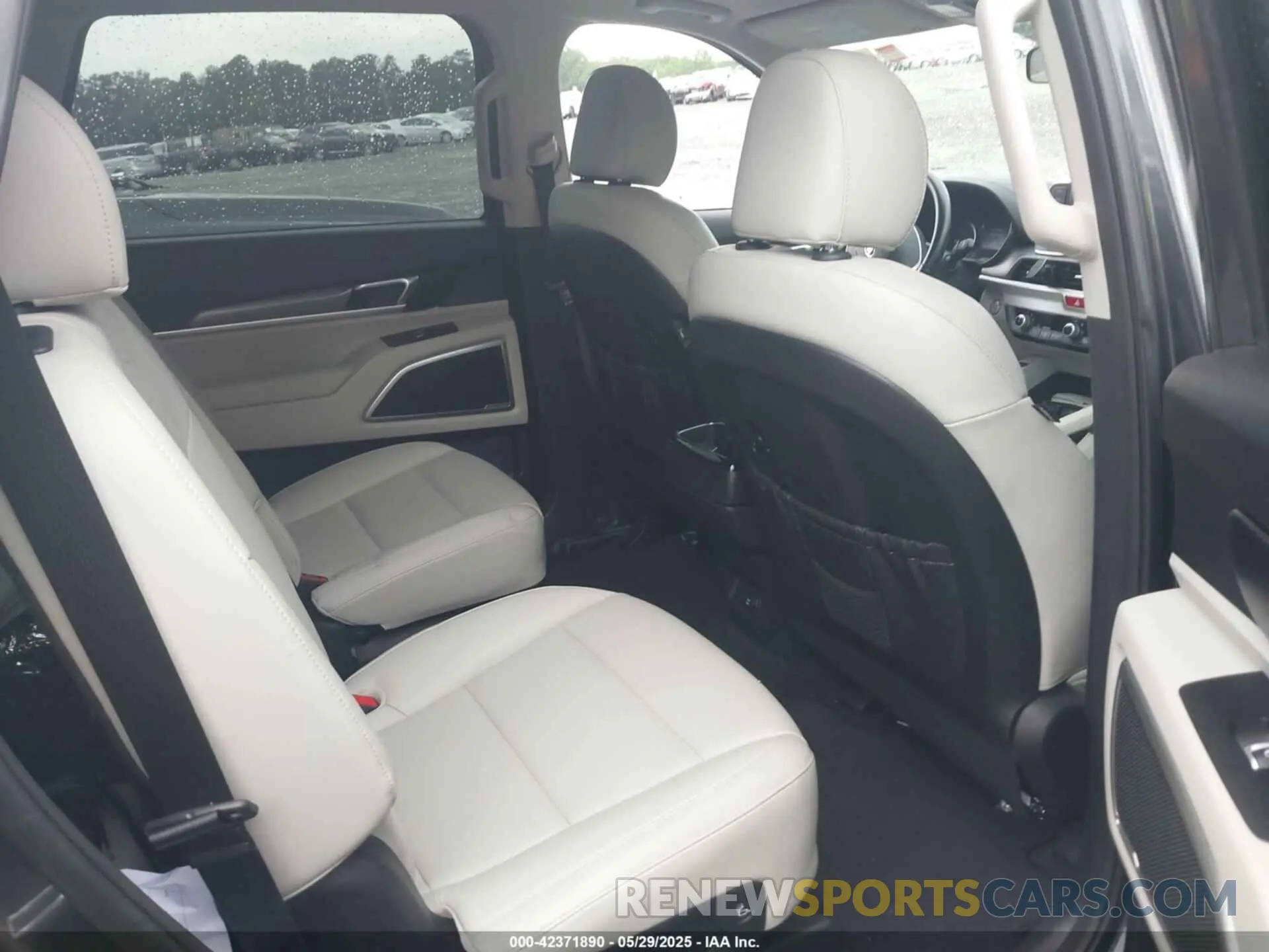 8 Photograph of a damaged car 5XYP64HC8MG127498 KIA TELLURIDE 2021