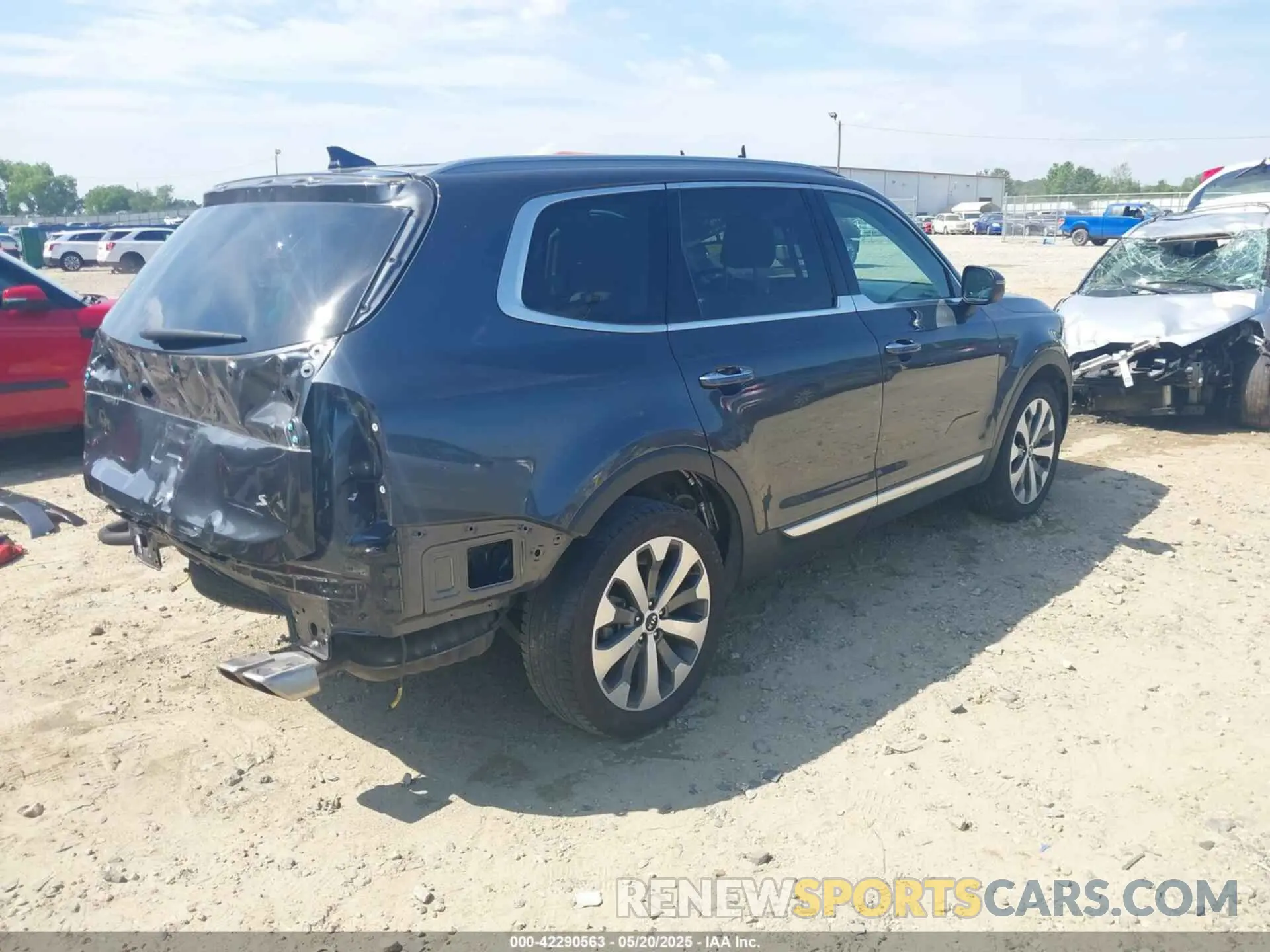 4 Photograph of a damaged car 5XYP64HC9MG106479 KIA TELLURIDE 2021