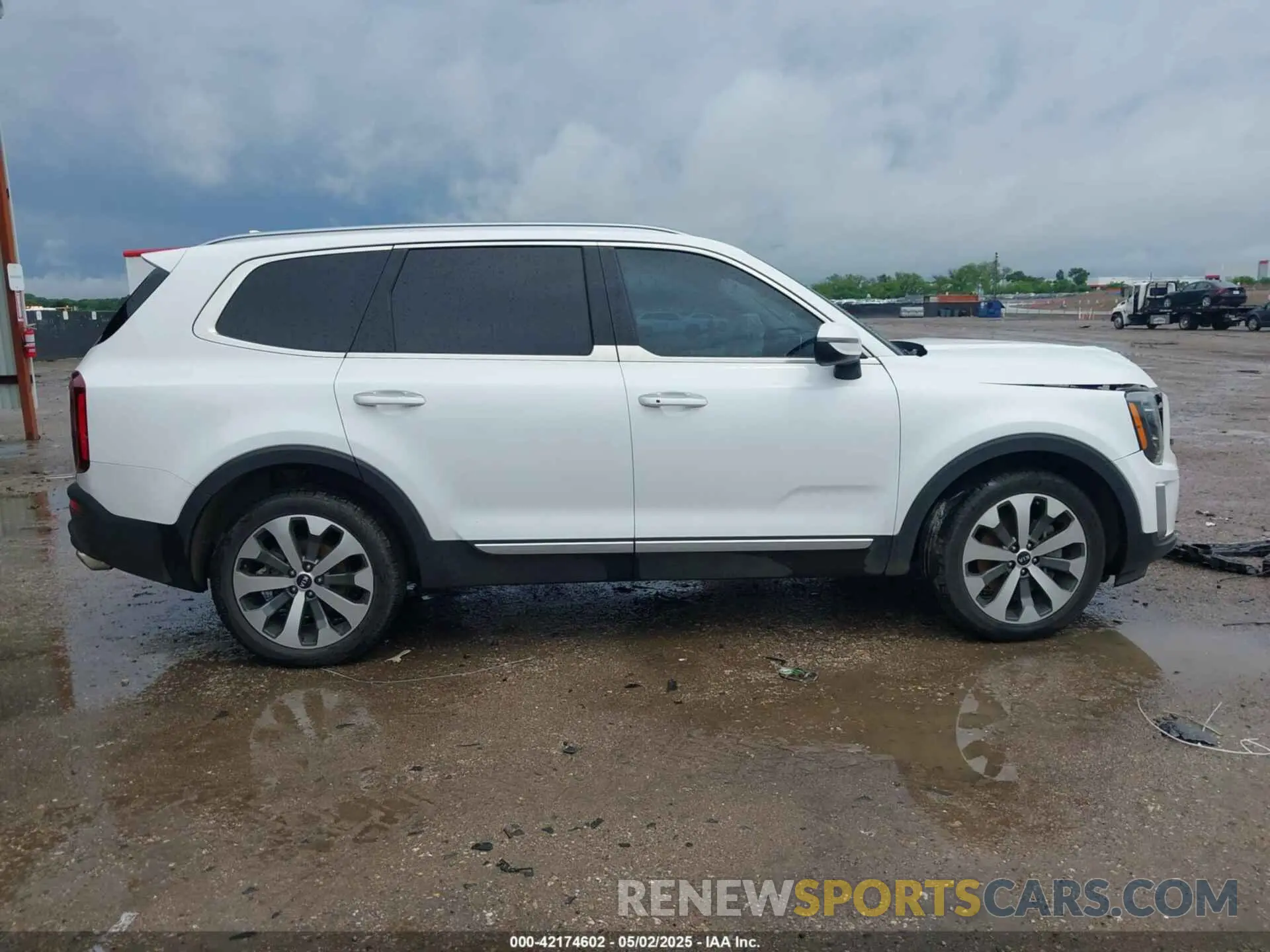 13 Photograph of a damaged car 5XYP6DHC1MG103401 KIA TELLURIDE 2021
