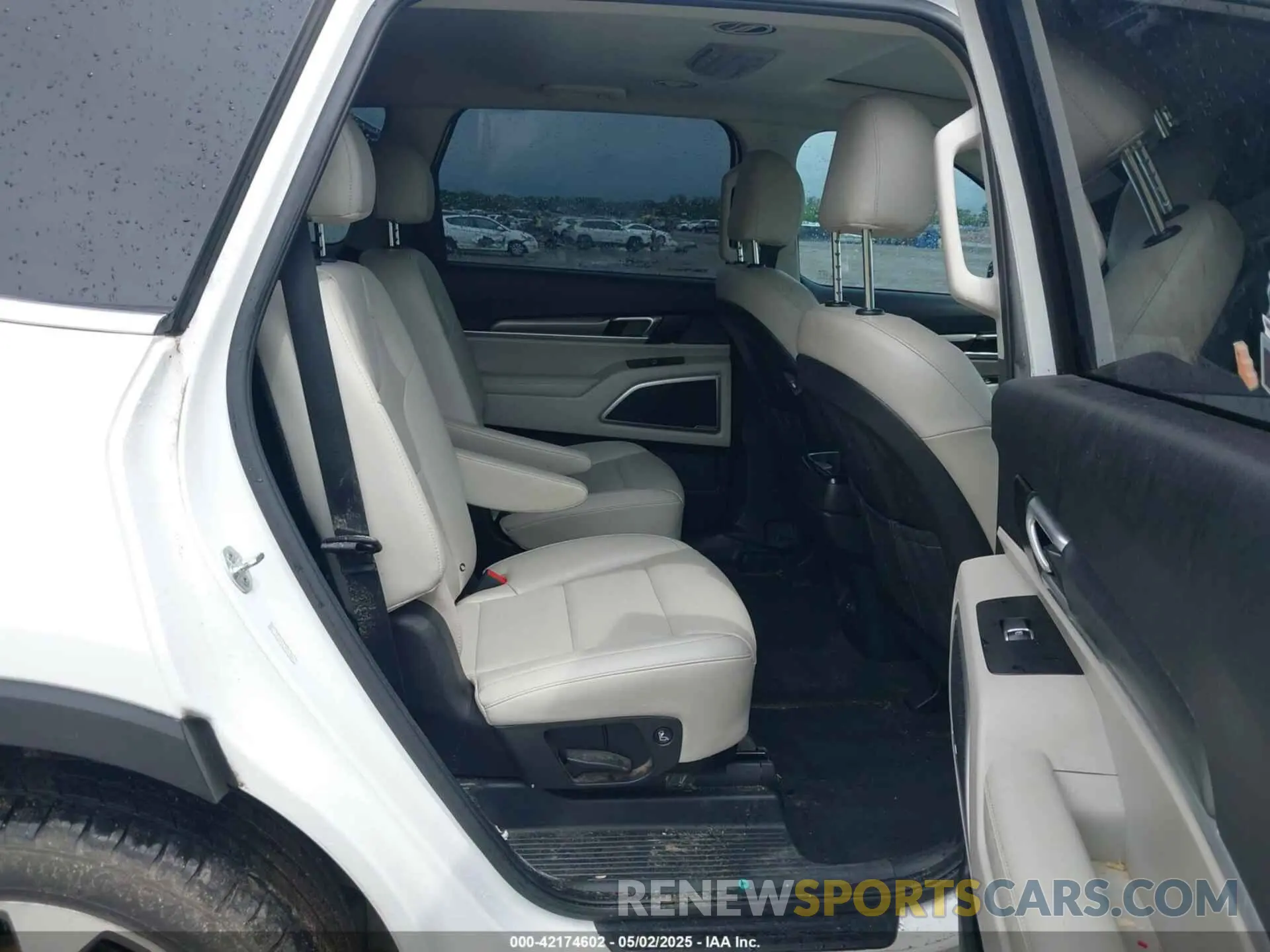 8 Photograph of a damaged car 5XYP6DHC1MG103401 KIA TELLURIDE 2021