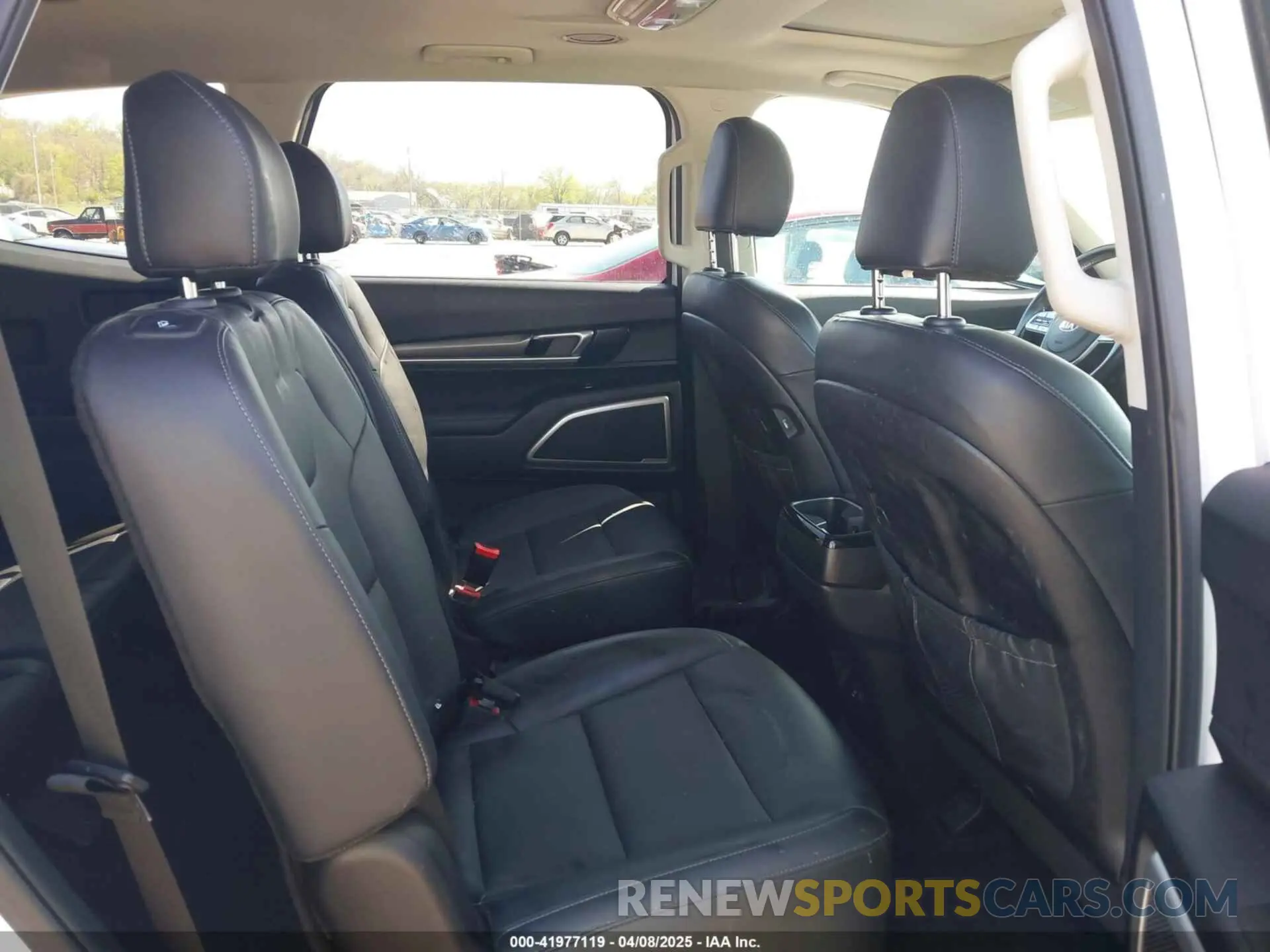 8 Photograph of a damaged car 5XYP6DHC3MG125920 KIA TELLURIDE 2021