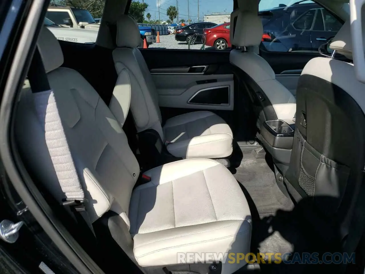 11 Photograph of a damaged car 5XYP6DHC5MG104874 KIA TELLURIDE 2021