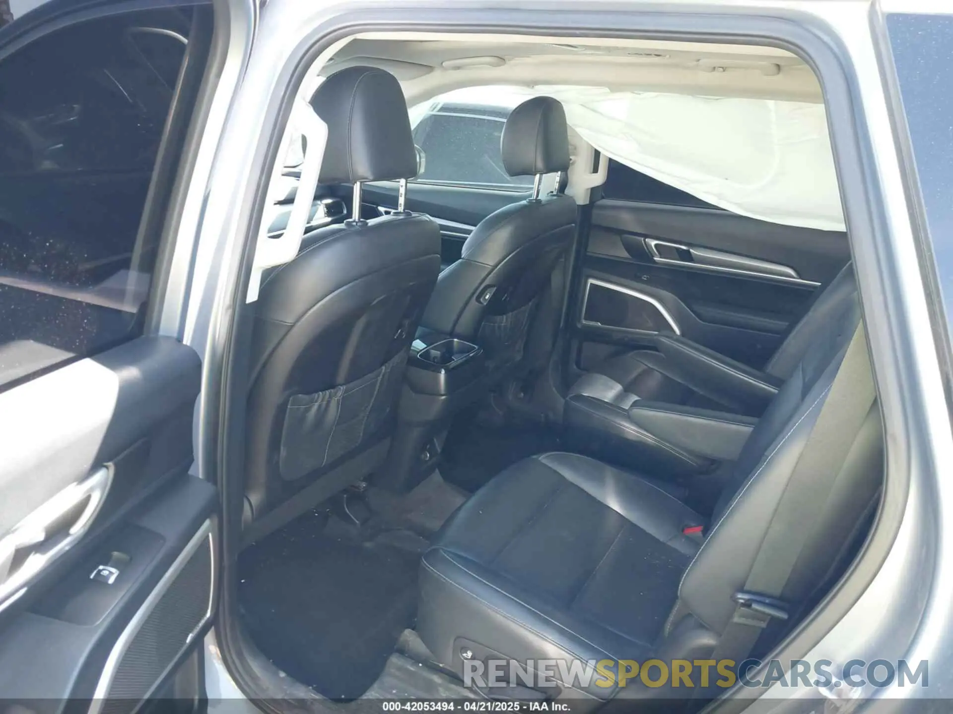 8 Photograph of a damaged car 5XYP6DHC7MG124284 KIA TELLURIDE 2021