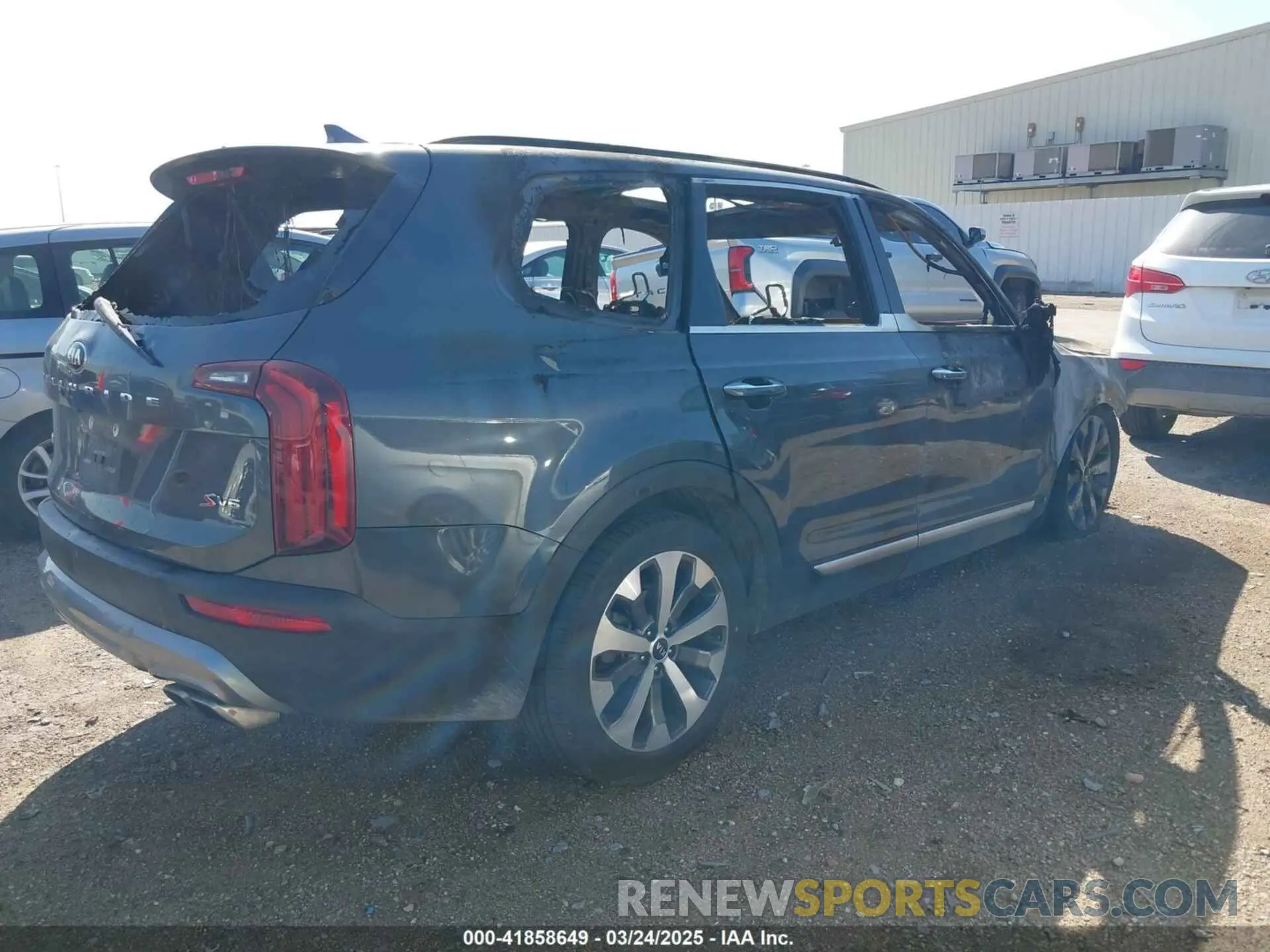 4 Photograph of a damaged car 5XYP6DHC9MG177391 KIA TELLURIDE 2021