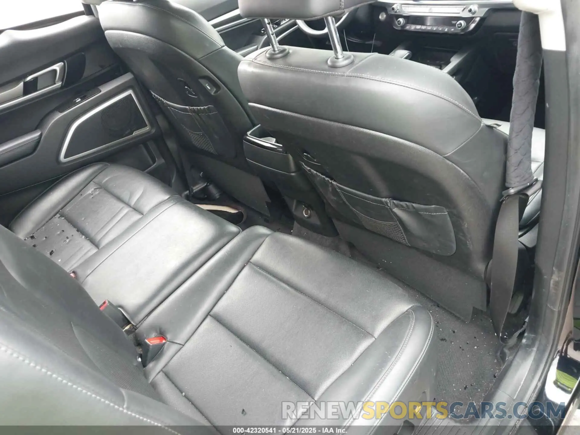 8 Photograph of a damaged car 5XYP24HC6NG242341 KIA TELLURIDE 2022