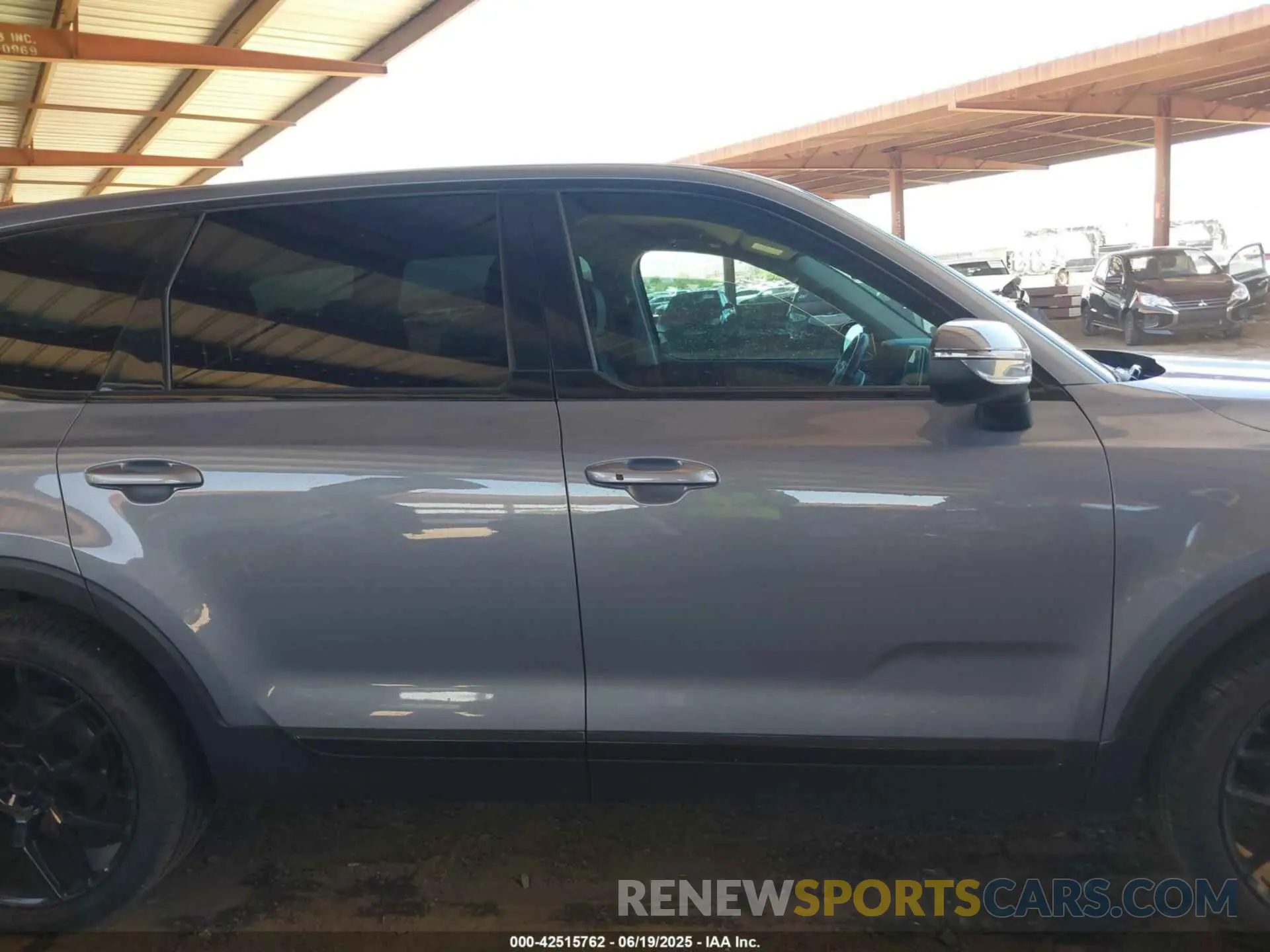 13 Photograph of a damaged car 5XYP24HC7NG197619 KIA TELLURIDE 2022