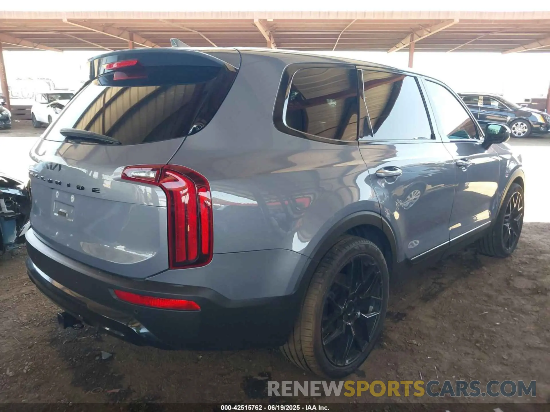 4 Photograph of a damaged car 5XYP24HC7NG197619 KIA TELLURIDE 2022