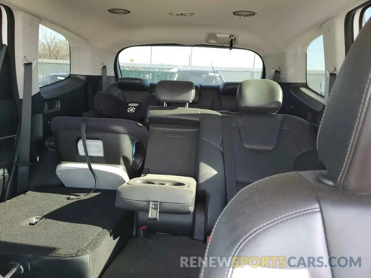 10 Photograph of a damaged car 5XYP2DHC1NG252839 KIA TELLURIDE 2022