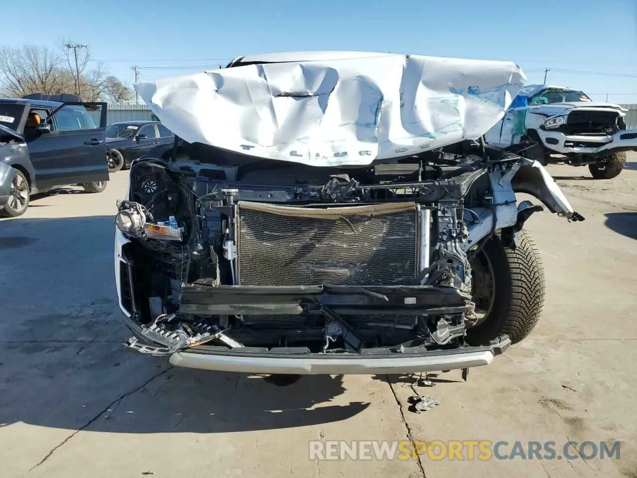5 Photograph of a damaged car 5XYP2DHC1NG252839 KIA TELLURIDE 2022