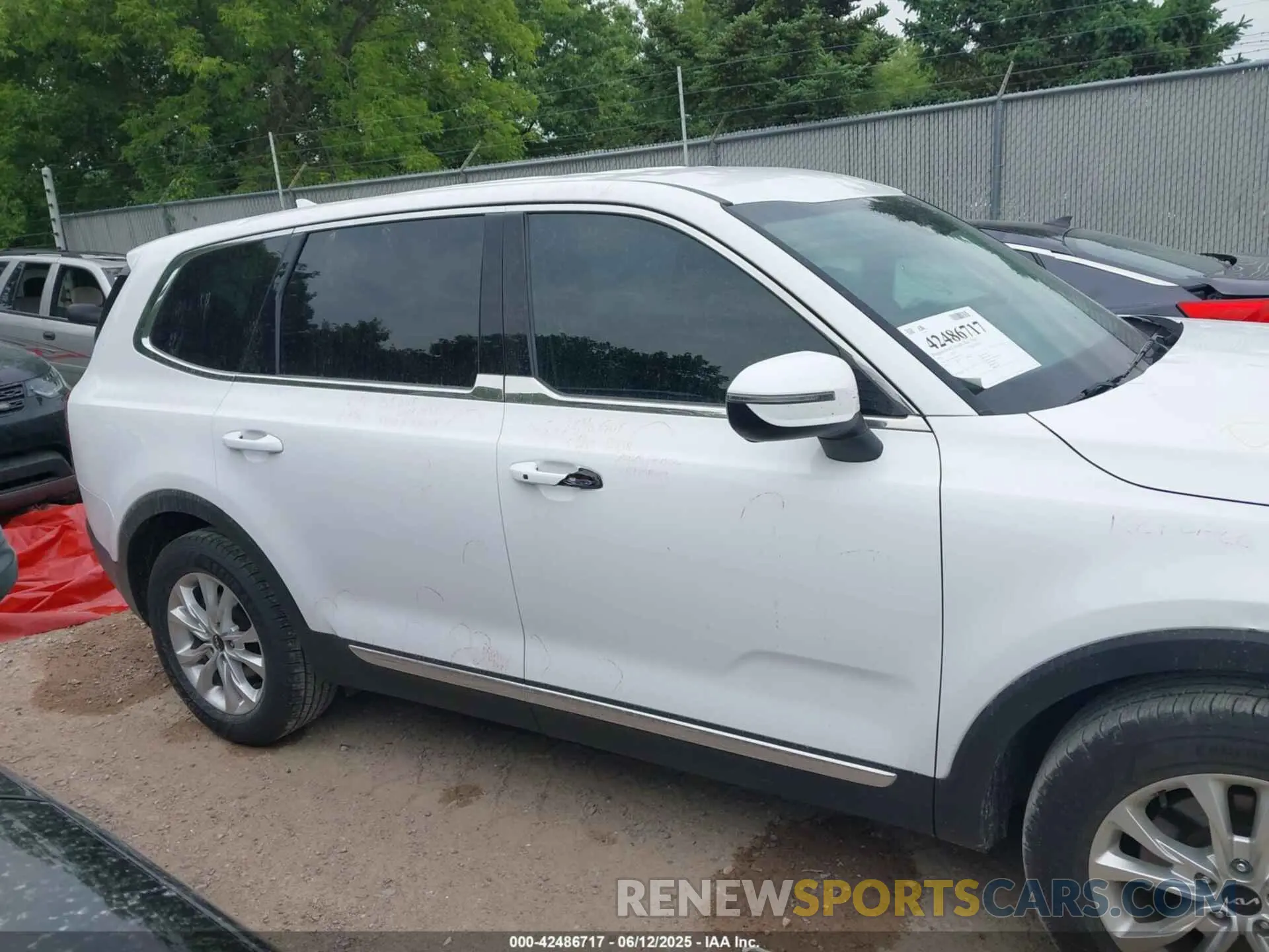 13 Photograph of a damaged car 5XYP2DHC5NG276352 KIA TELLURIDE 2022