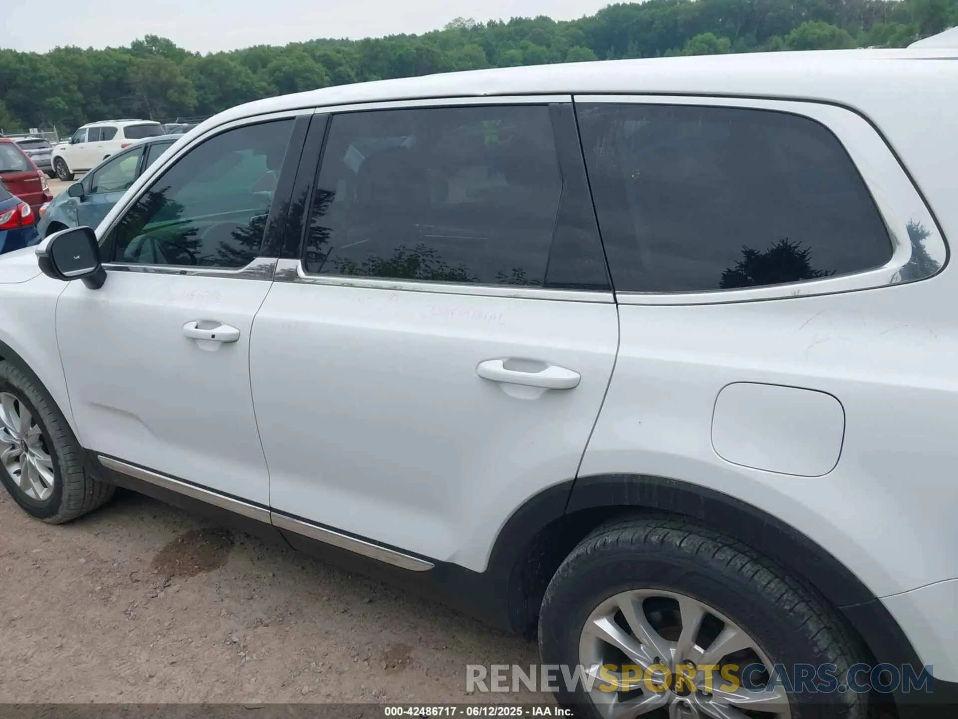 14 Photograph of a damaged car 5XYP2DHC5NG276352 KIA TELLURIDE 2022