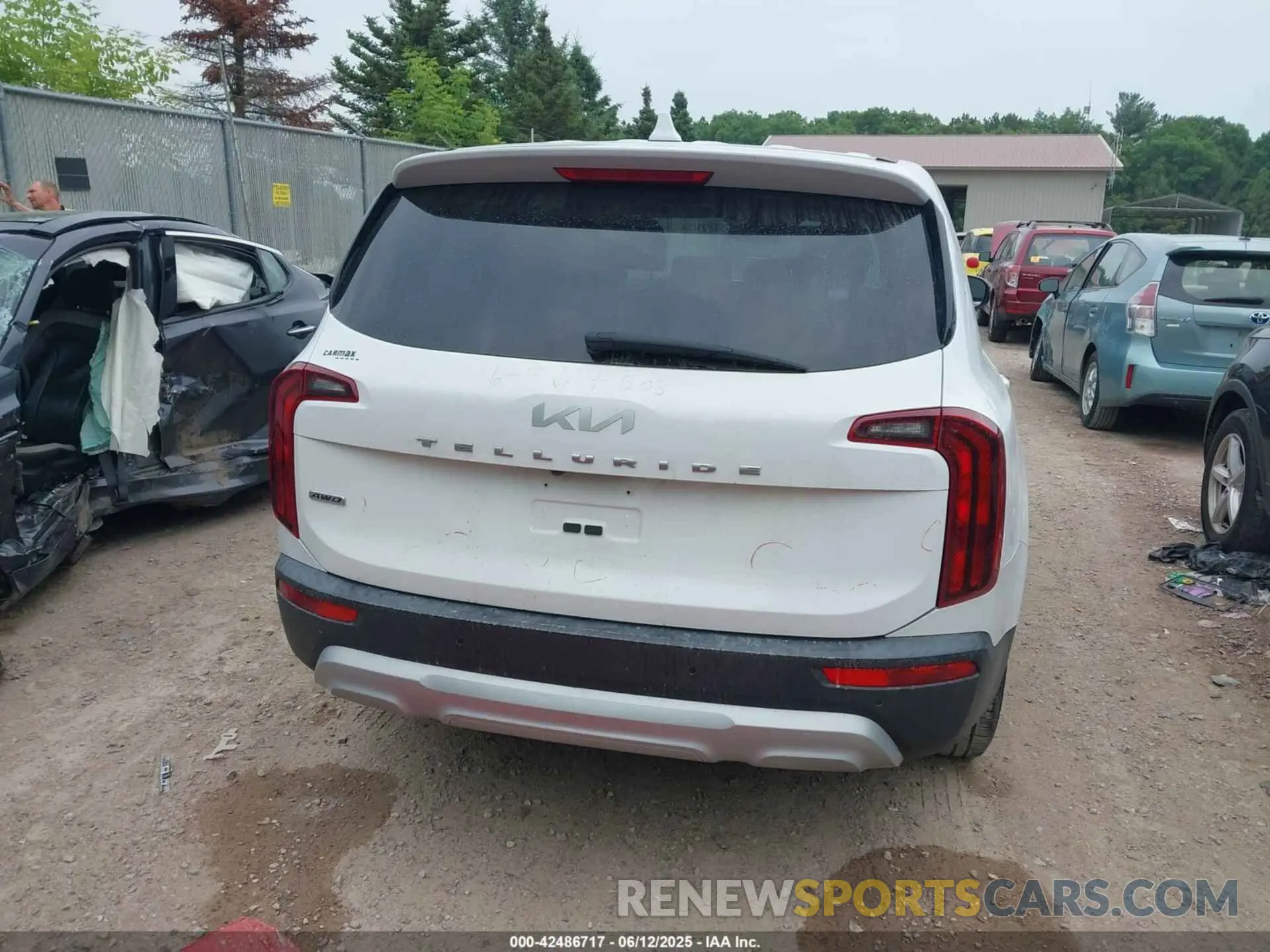 16 Photograph of a damaged car 5XYP2DHC5NG276352 KIA TELLURIDE 2022