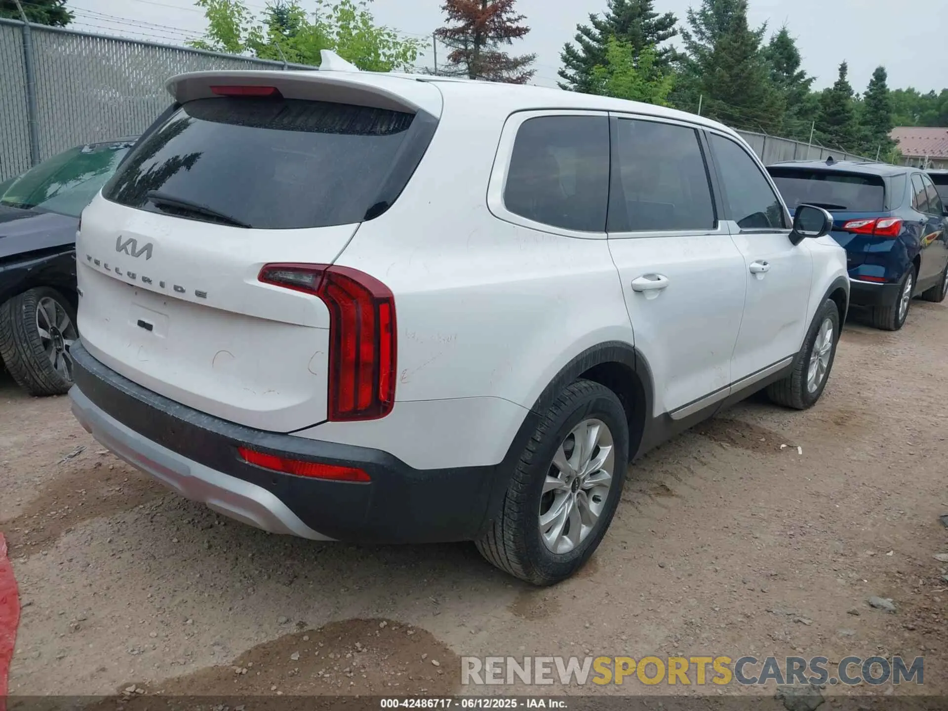 4 Photograph of a damaged car 5XYP2DHC5NG276352 KIA TELLURIDE 2022