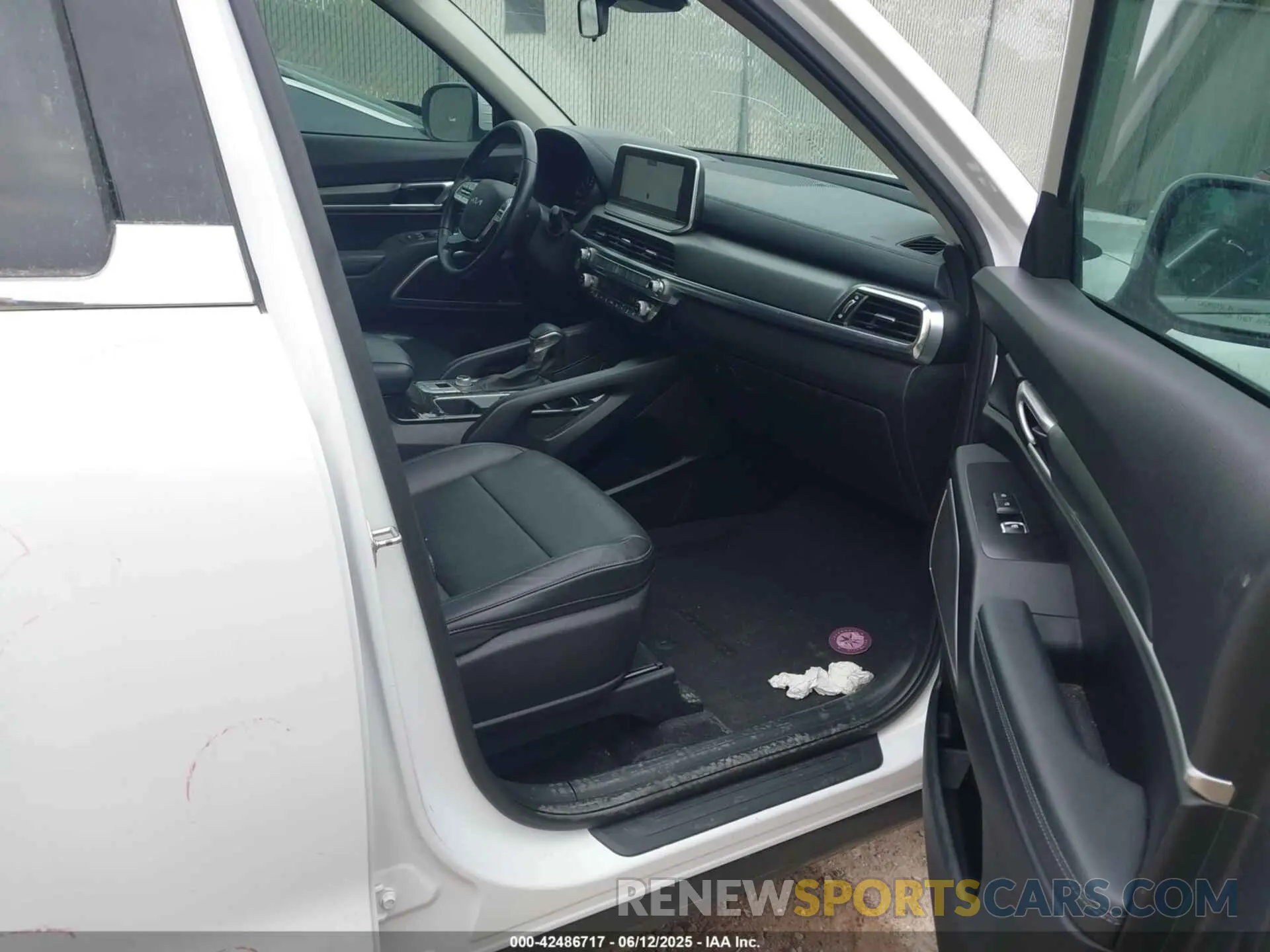 5 Photograph of a damaged car 5XYP2DHC5NG276352 KIA TELLURIDE 2022