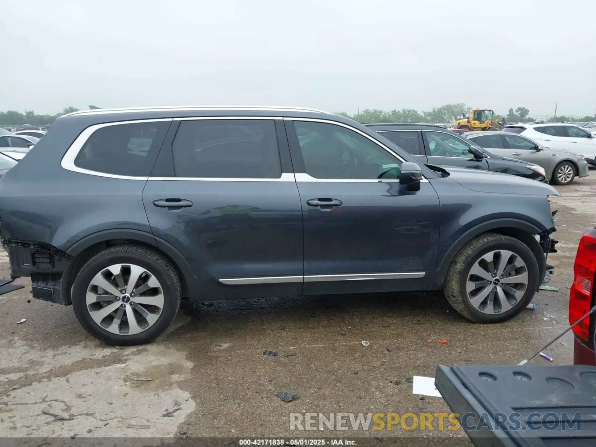 13 Photograph of a damaged car 5XYP34HC0NG195434 KIA TELLURIDE 2022
