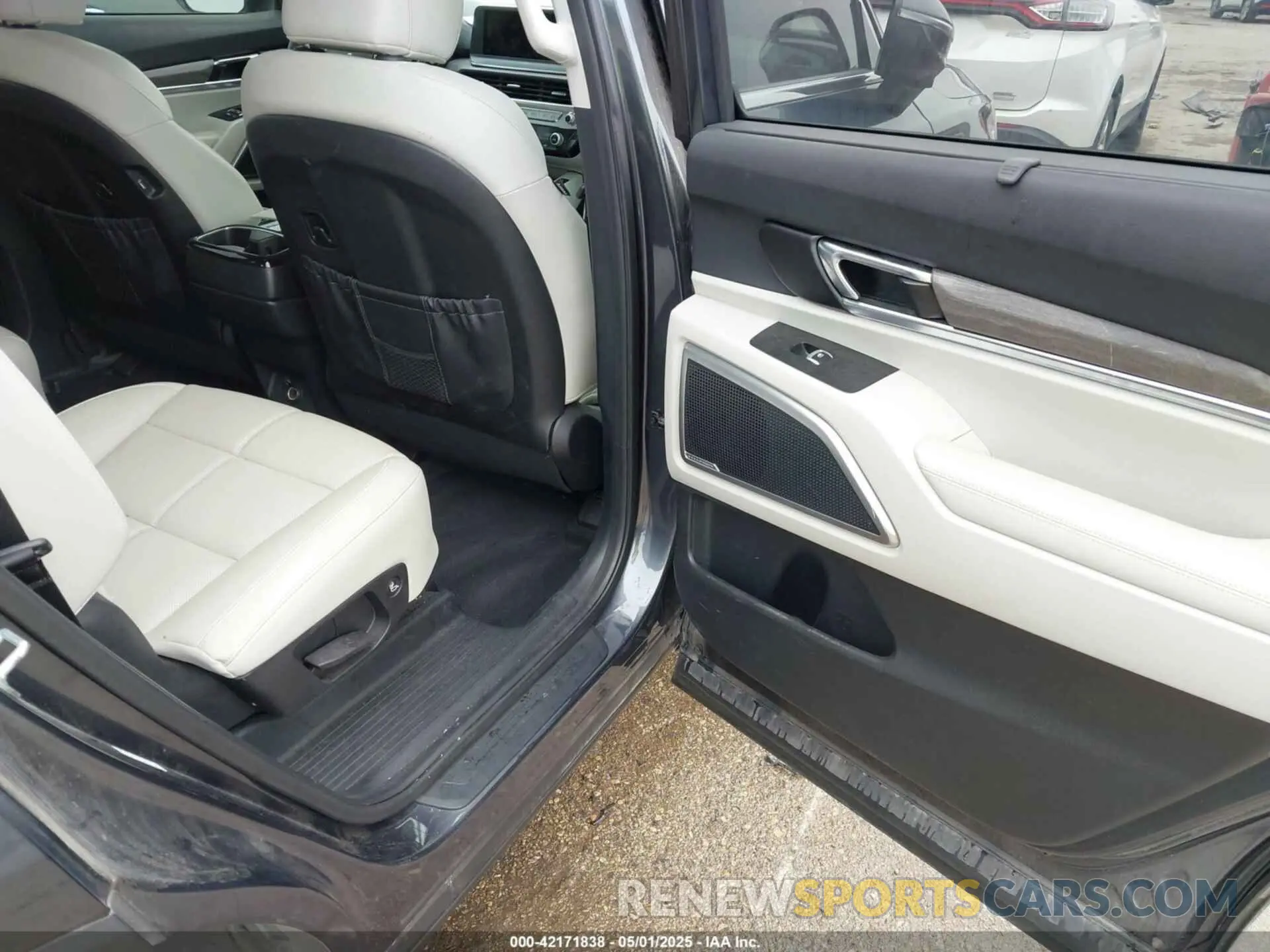 8 Photograph of a damaged car 5XYP34HC0NG195434 KIA TELLURIDE 2022