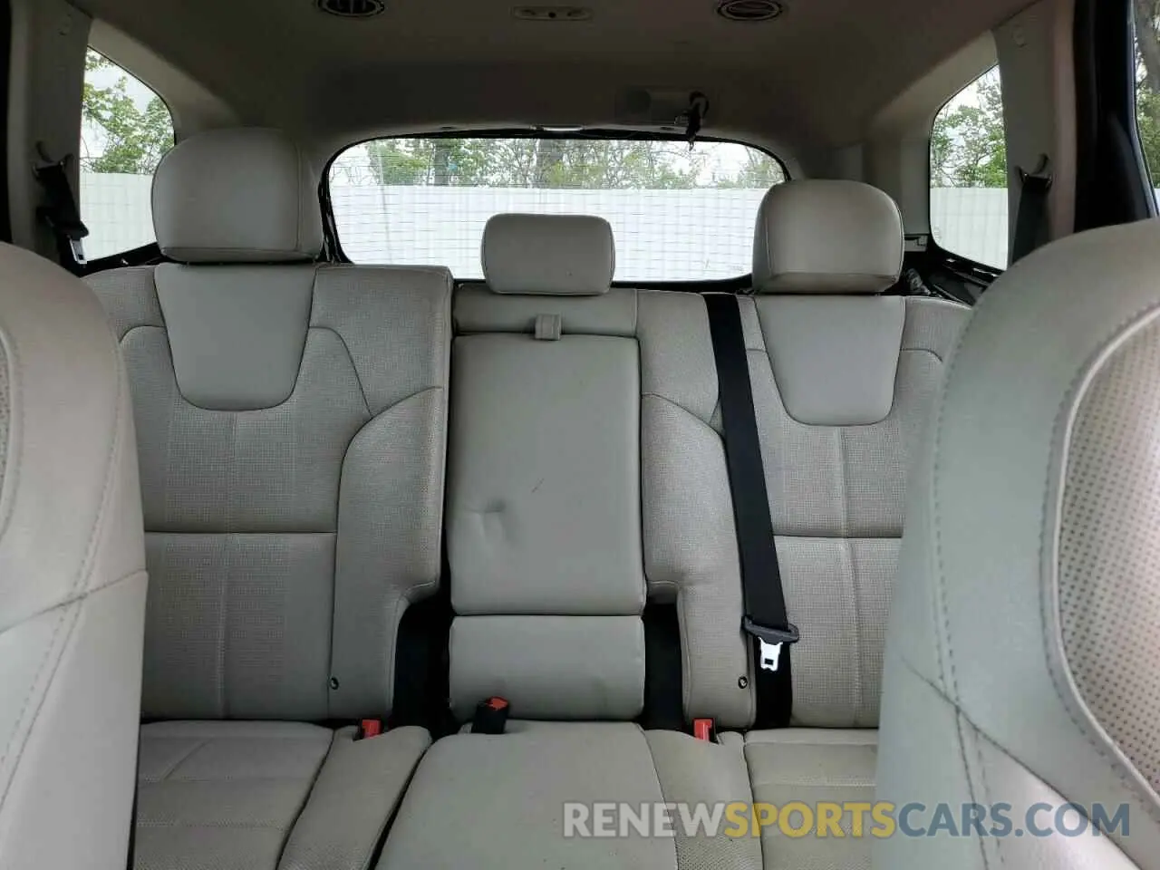 10 Photograph of a damaged car 5XYP34HC0NG282802 KIA TELLURIDE 2022