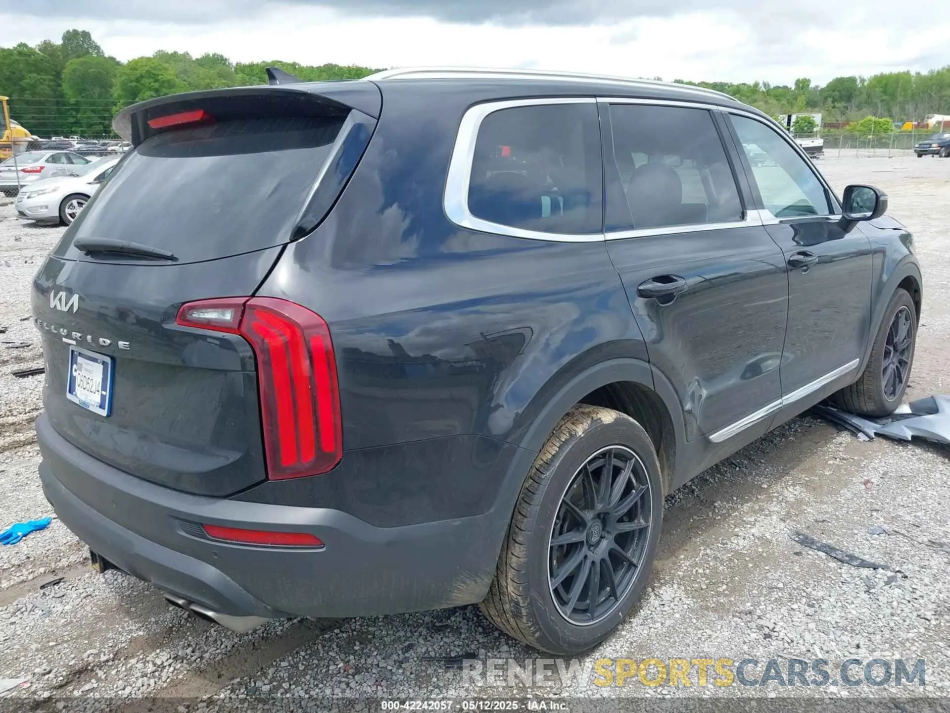 4 Photograph of a damaged car 5XYP34HC1NG265166 KIA TELLURIDE 2022