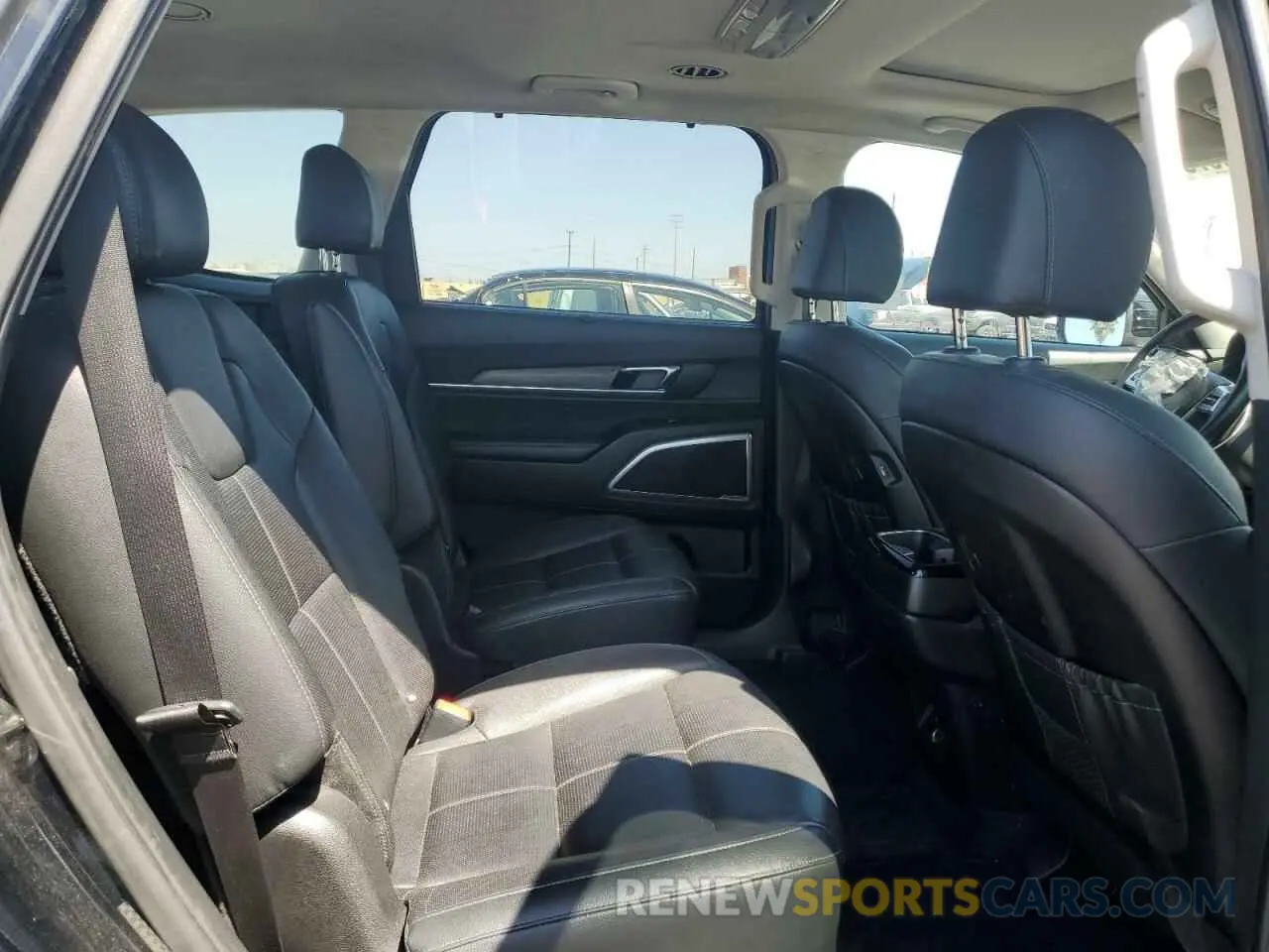 11 Photograph of a damaged car 5XYP34HC3NG204501 KIA TELLURIDE 2022