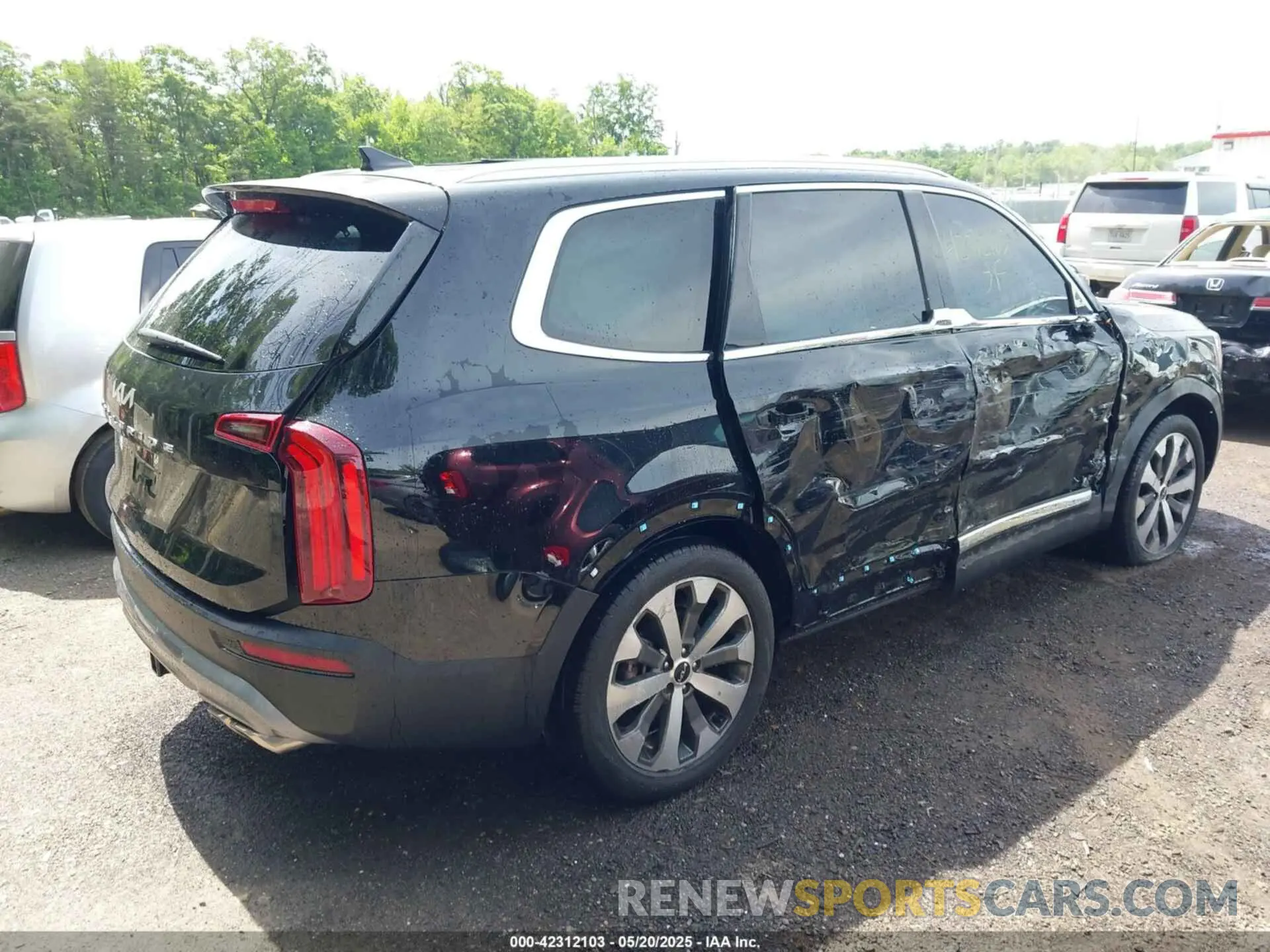 4 Photograph of a damaged car 5XYP34HC3NG312049 KIA TELLURIDE 2022