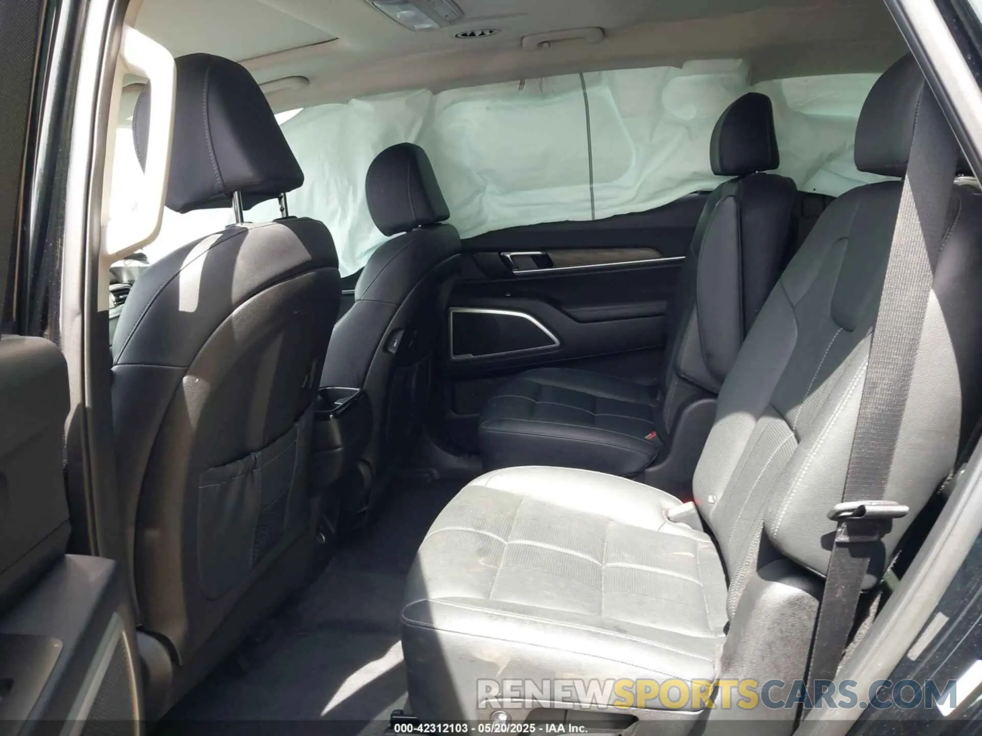 8 Photograph of a damaged car 5XYP34HC3NG312049 KIA TELLURIDE 2022