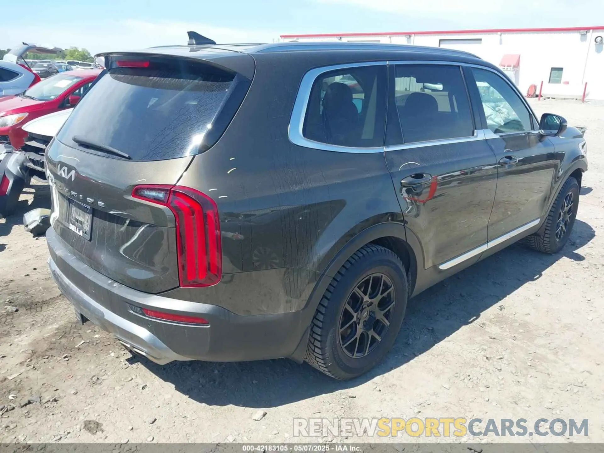 4 Photograph of a damaged car 5XYP34HC8NG219771 KIA TELLURIDE 2022
