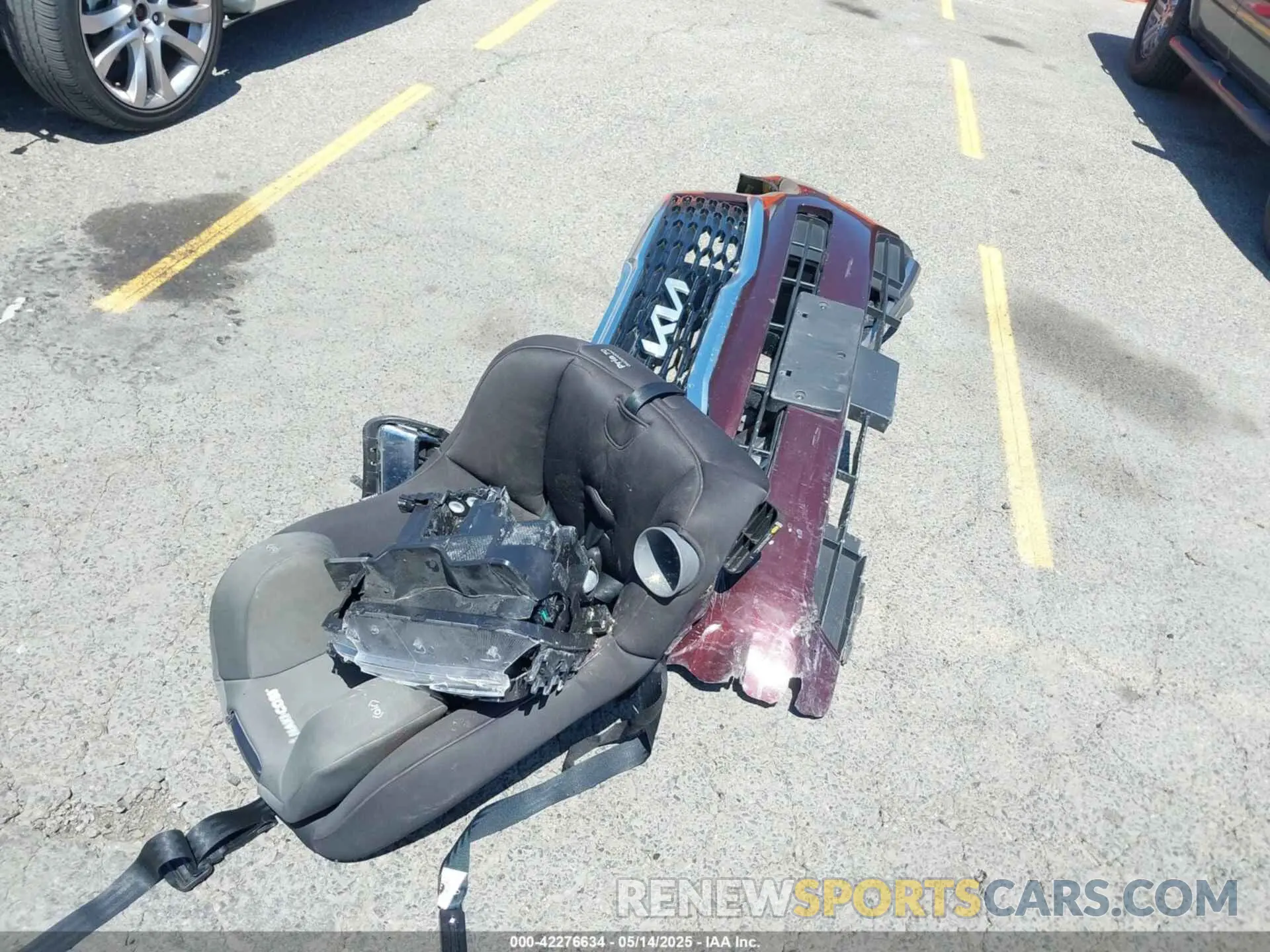 12 Photograph of a damaged car 5XYP34HC9NG265433 KIA TELLURIDE 2022