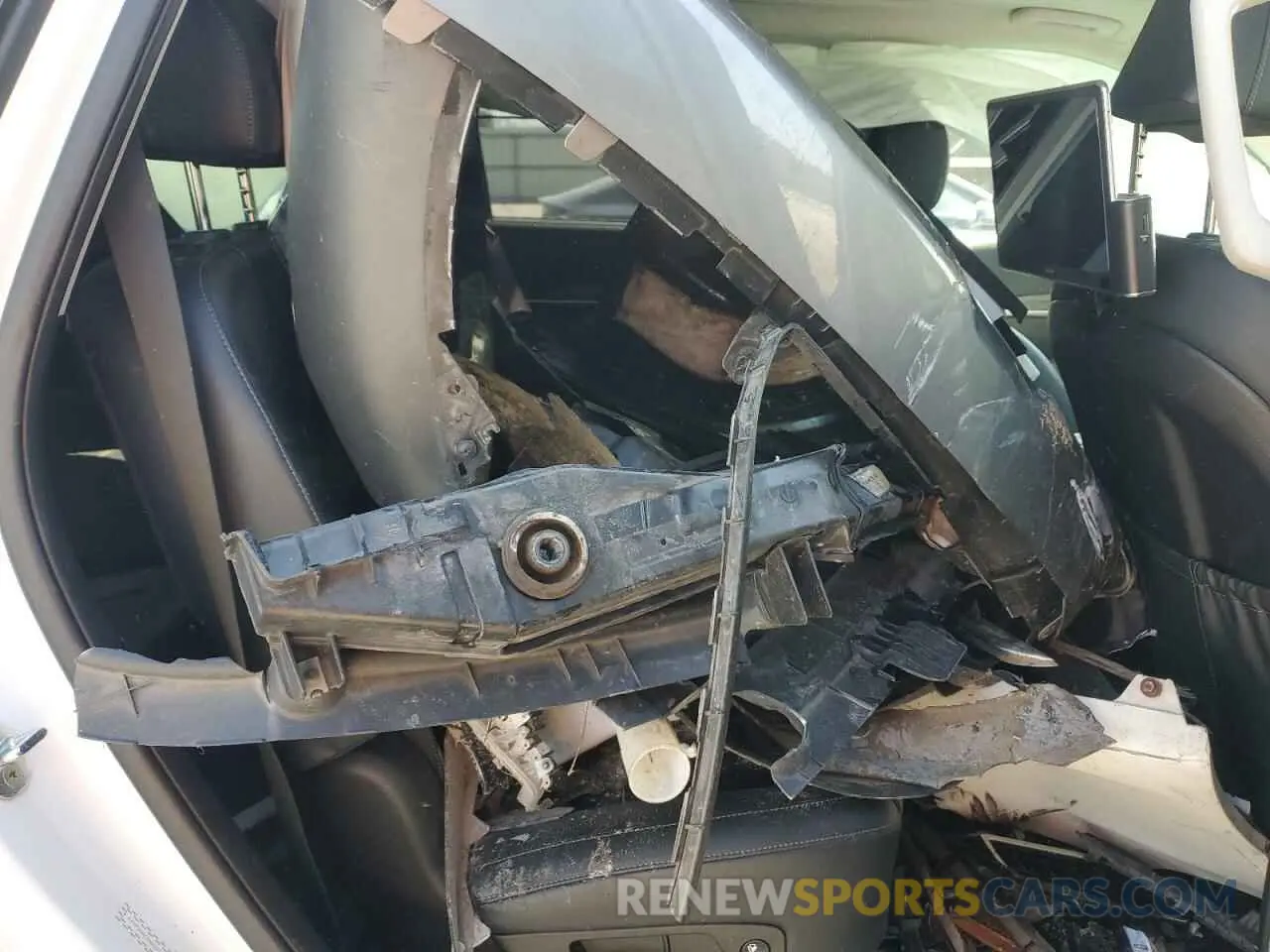 11 Photograph of a damaged car 5XYP34HC9NG325789 KIA TELLURIDE 2022