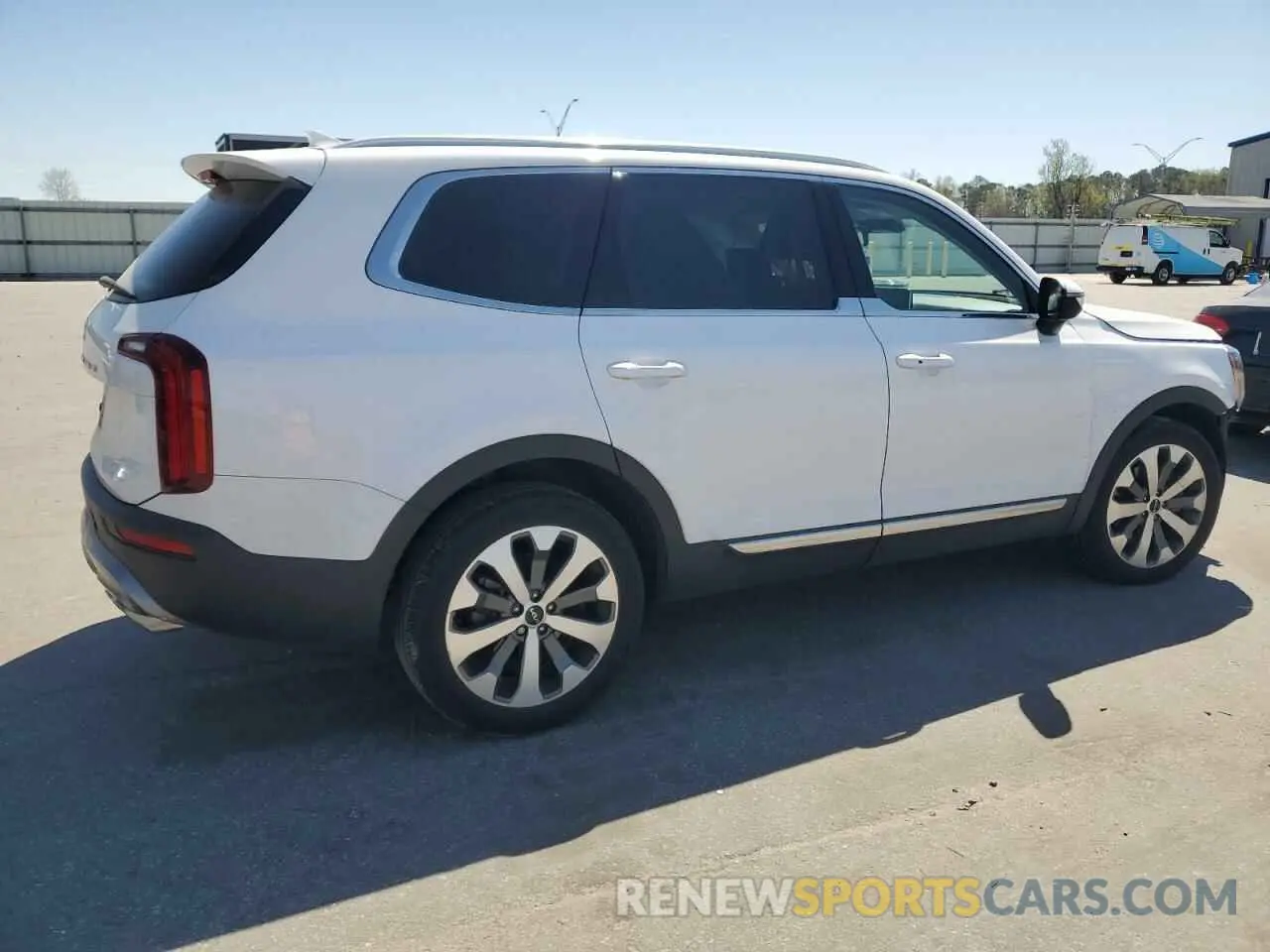 3 Photograph of a damaged car 5XYP34HC9NG325789 KIA TELLURIDE 2022