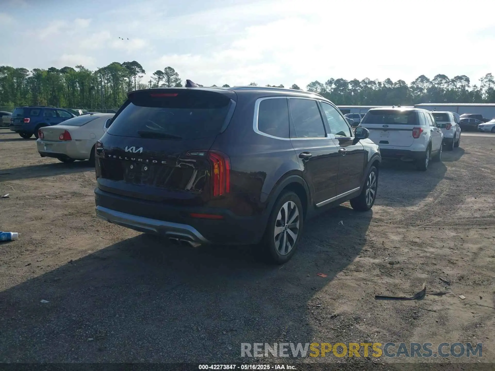 4 Photograph of a damaged car 5XYP34HCXNG263769 KIA TELLURIDE 2022