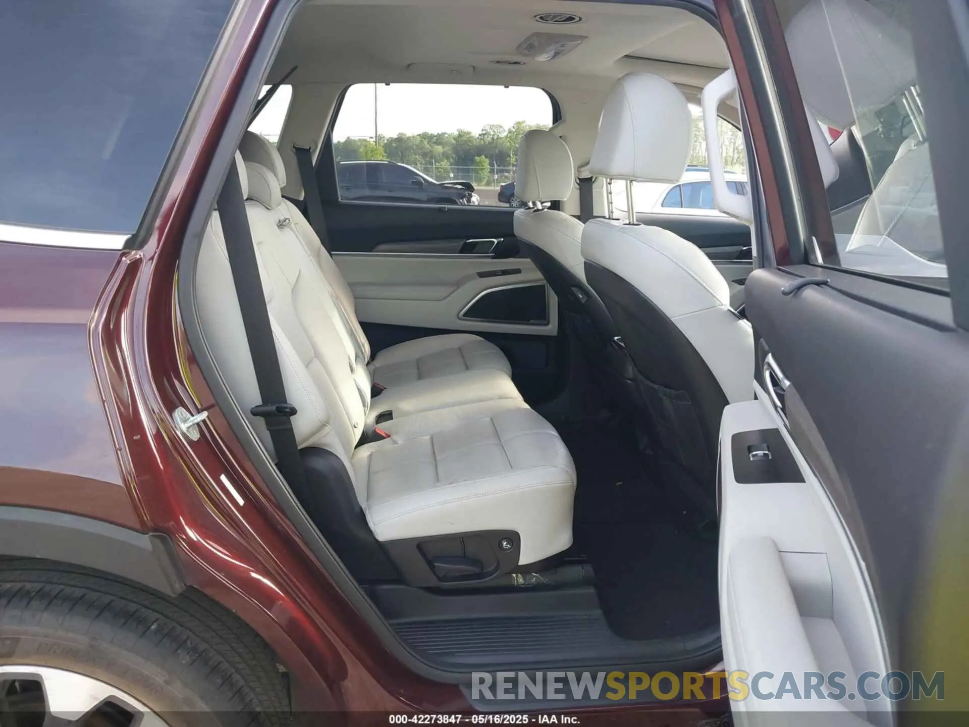8 Photograph of a damaged car 5XYP34HCXNG263769 KIA TELLURIDE 2022