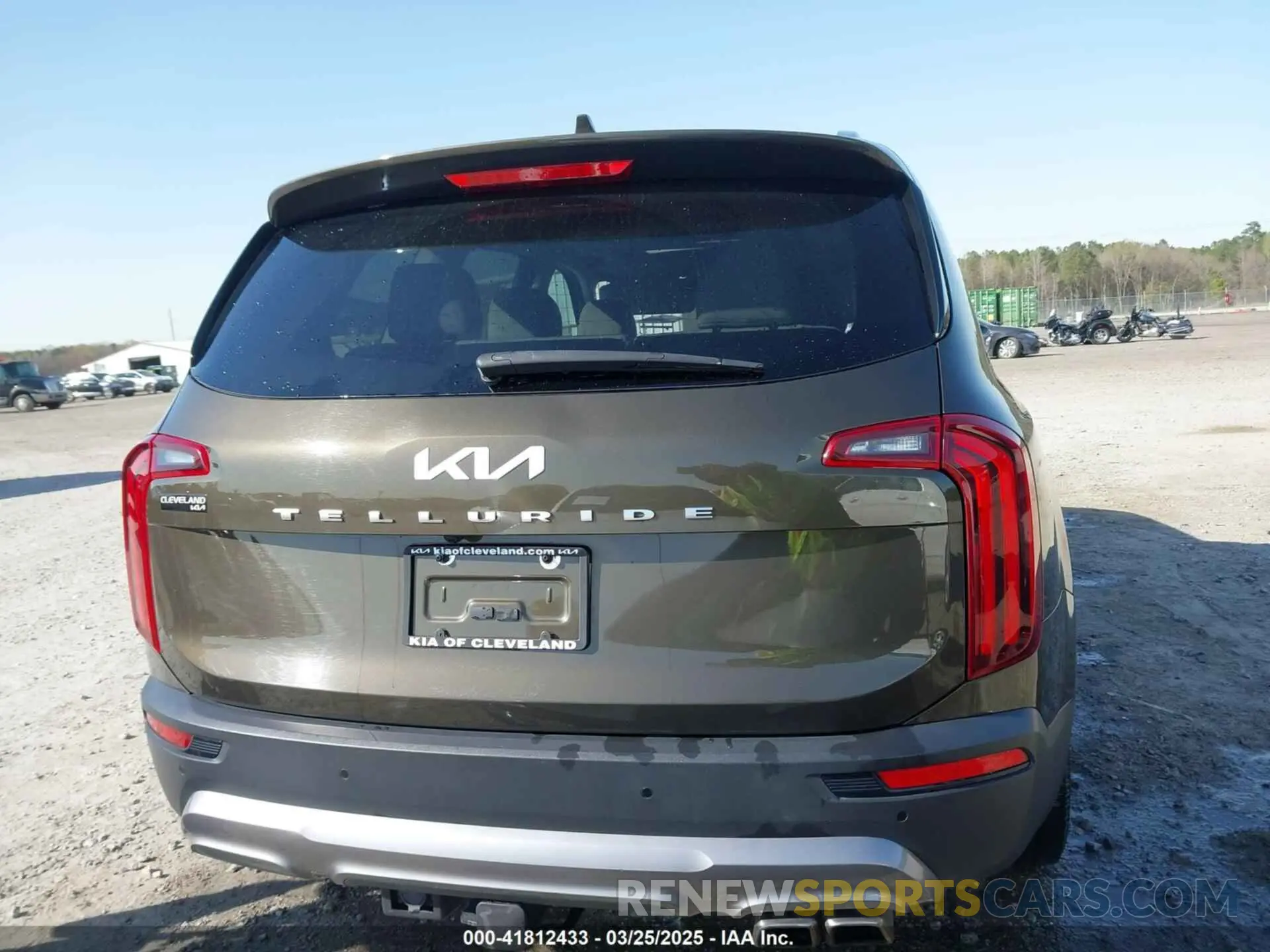 17 Photograph of a damaged car 5XYP34HCXNG289594 KIA TELLURIDE 2022