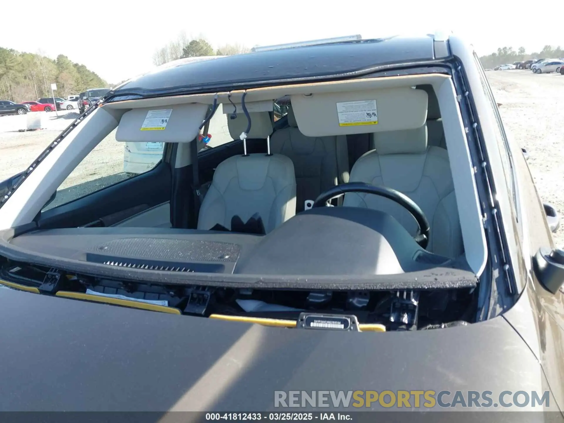 18 Photograph of a damaged car 5XYP34HCXNG289594 KIA TELLURIDE 2022
