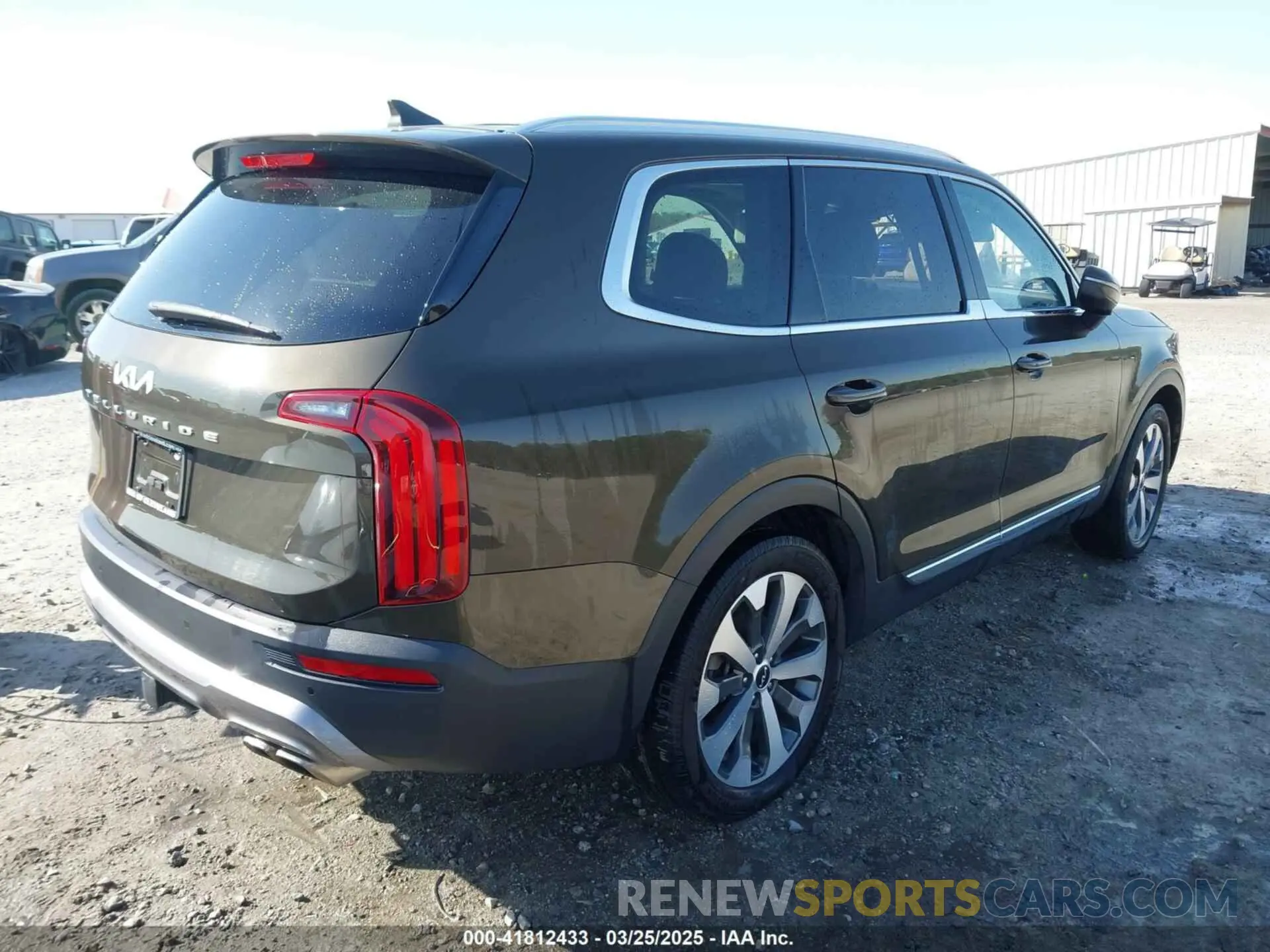 4 Photograph of a damaged car 5XYP34HCXNG289594 KIA TELLURIDE 2022