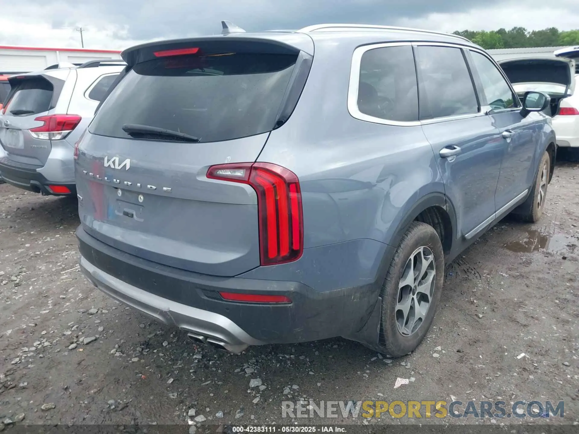 4 Photograph of a damaged car 5XYP3DHC0NG258550 KIA TELLURIDE 2022