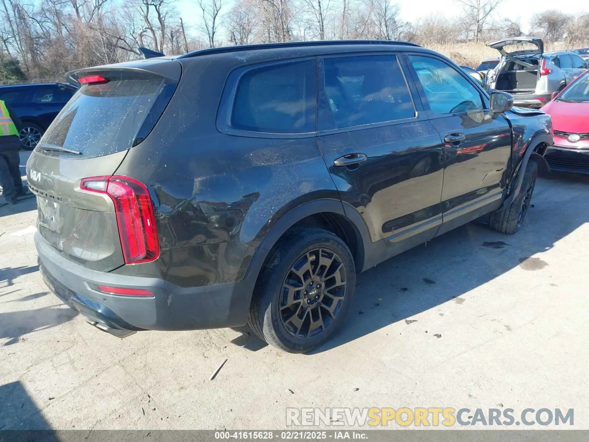 4 Photograph of a damaged car 5XYP3DHC1NG237397 KIA TELLURIDE 2022