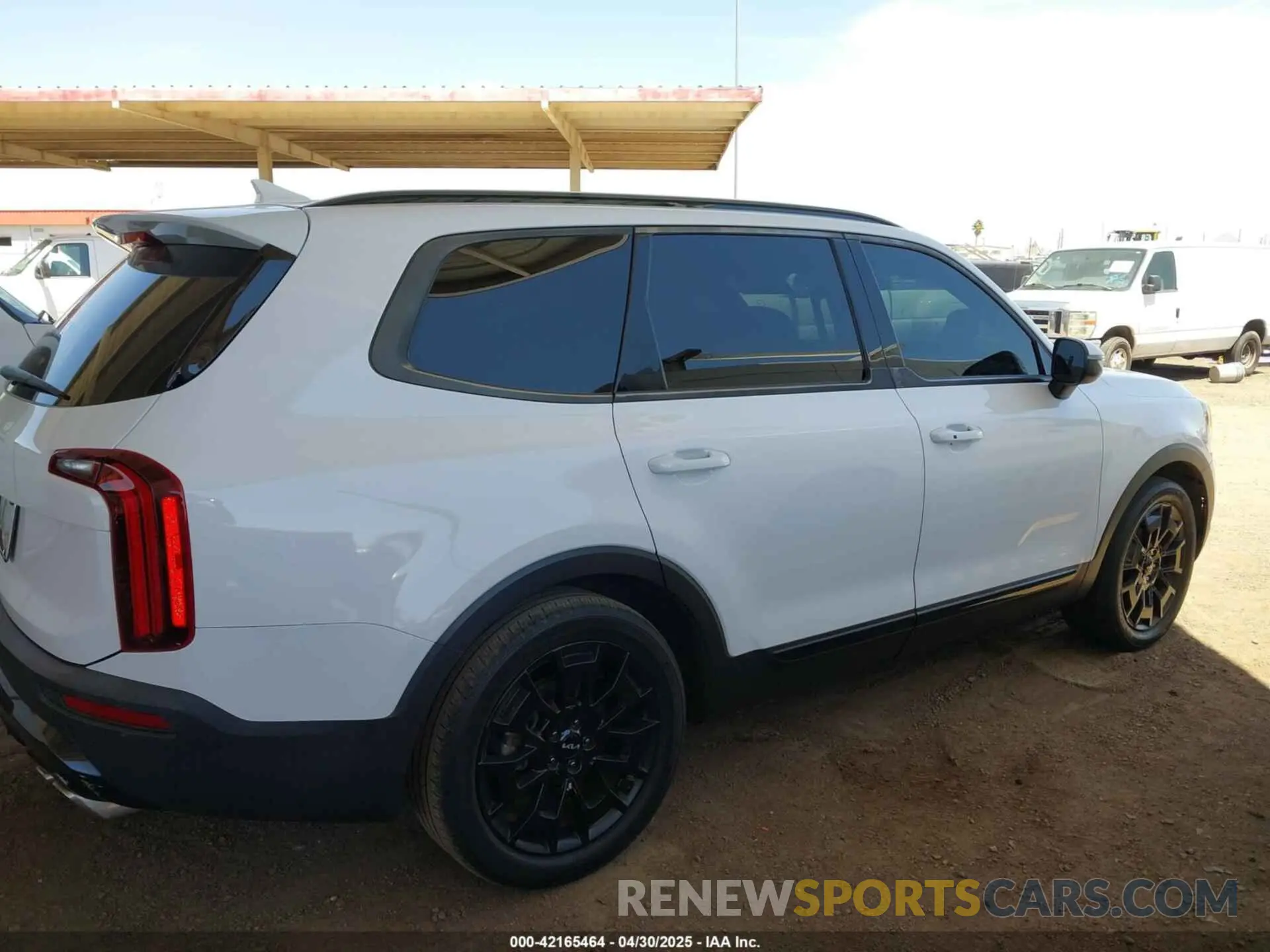 12 Photograph of a damaged car 5XYP3DHC1NG262171 KIA TELLURIDE 2022