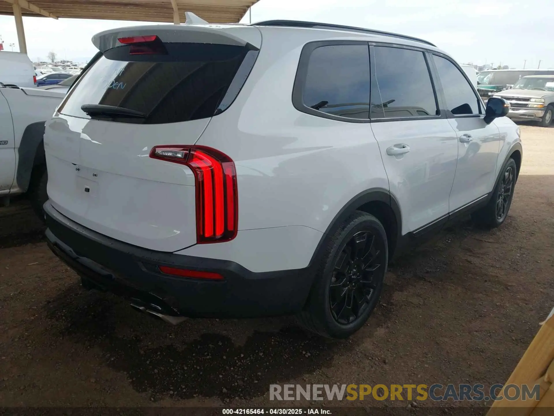 4 Photograph of a damaged car 5XYP3DHC1NG262171 KIA TELLURIDE 2022