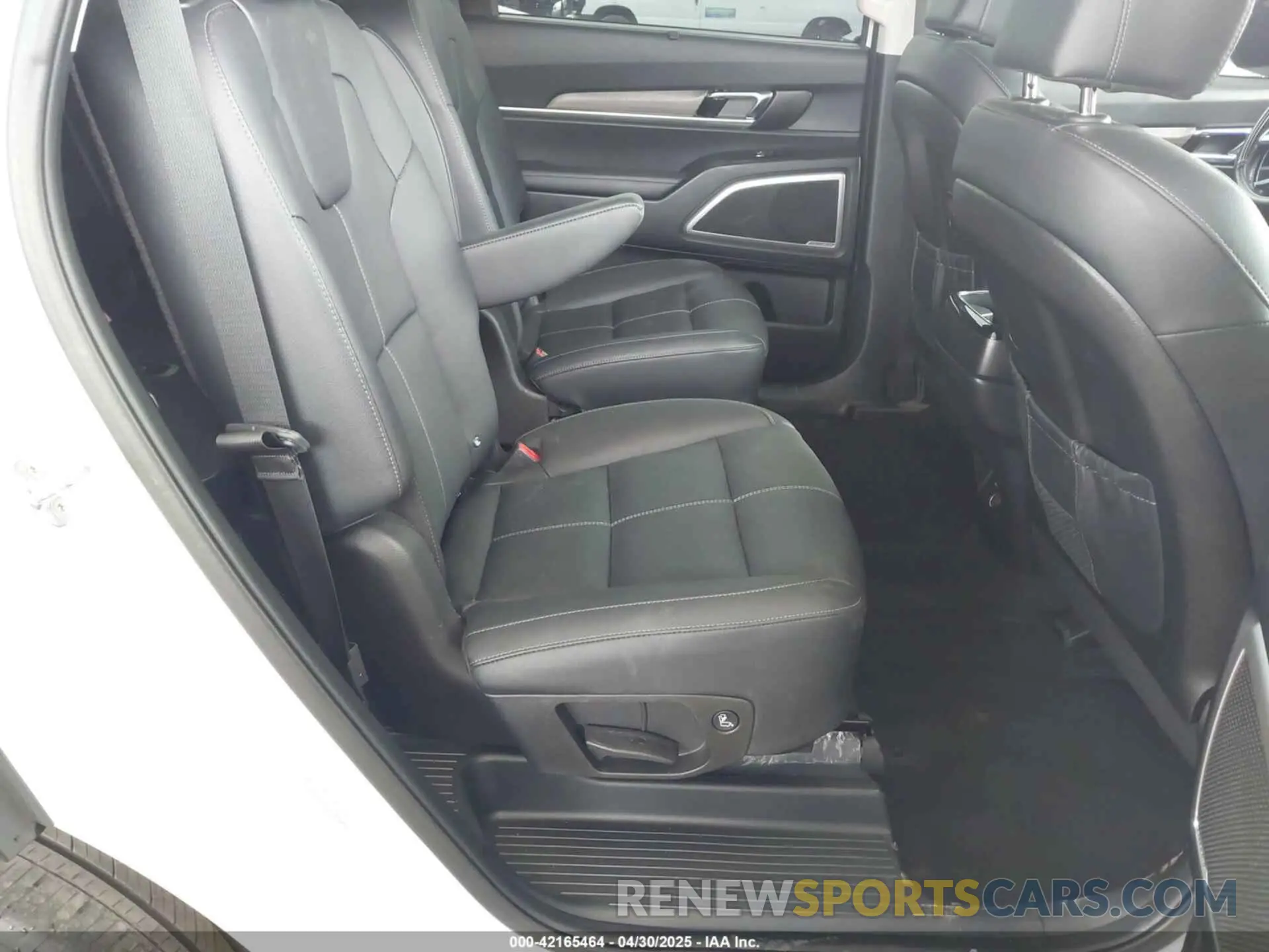 8 Photograph of a damaged car 5XYP3DHC1NG262171 KIA TELLURIDE 2022