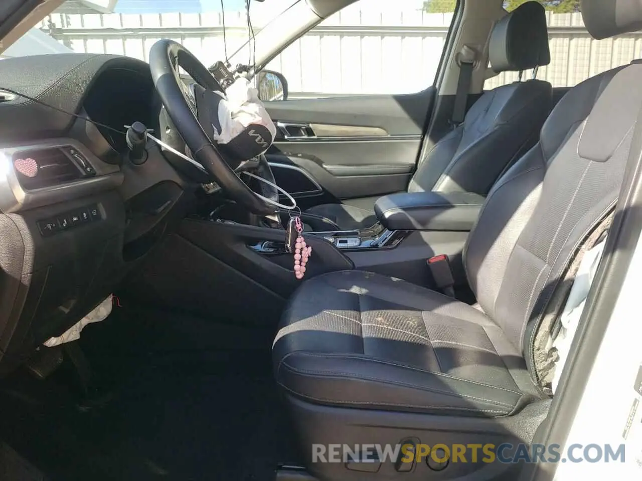 7 Photograph of a damaged car 5XYP3DHC1NG303334 KIA TELLURIDE 2022