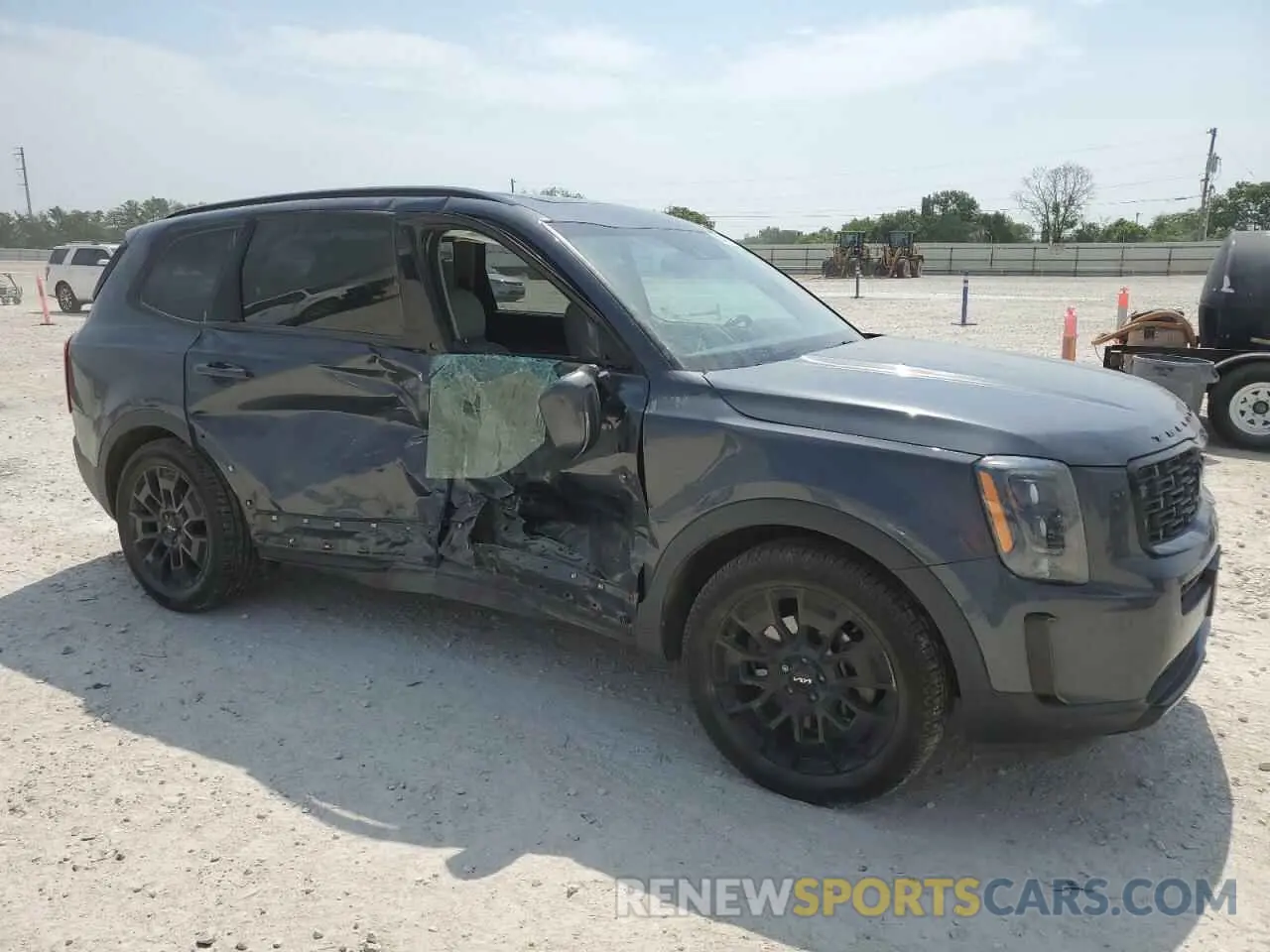 4 Photograph of a damaged car 5XYP3DHC2NG236212 KIA TELLURIDE 2022
